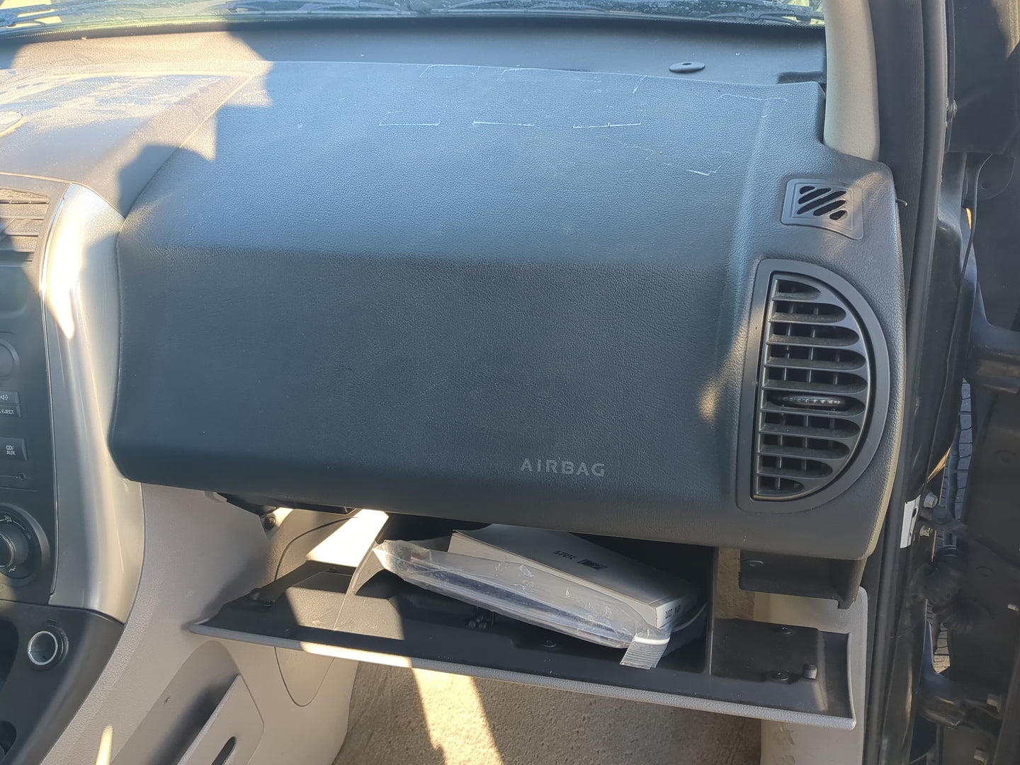 2006-2007 Saturn Vue Air Bag Passenger Right Dashboard OEM Fits Fits 2006 2007 OEM Used Auto Parts - Oemusedautoparts1.com