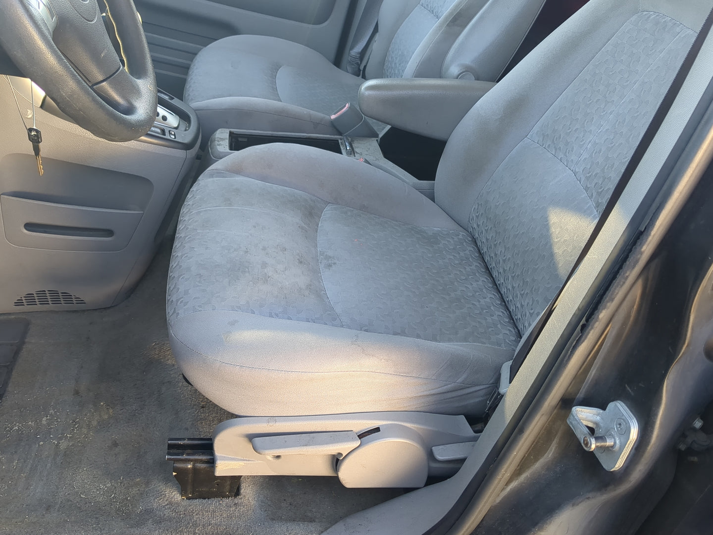 2006-2007 Saturn Vue Driver Front Seat Oem - Oemusedautoparts1.com