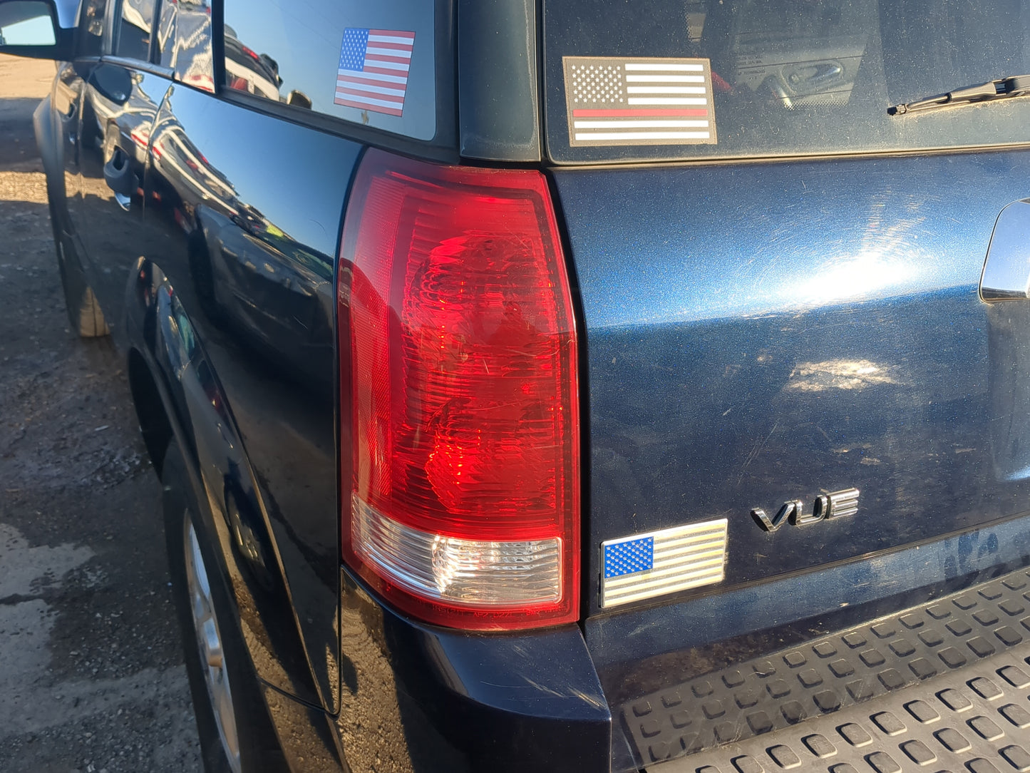 2004-2007 Saturn Vue Tail Light Assembly Driver Left OEM Fits Fits 2004 2005 2006 2007 OEM Used Auto Parts - Oemusedautopart