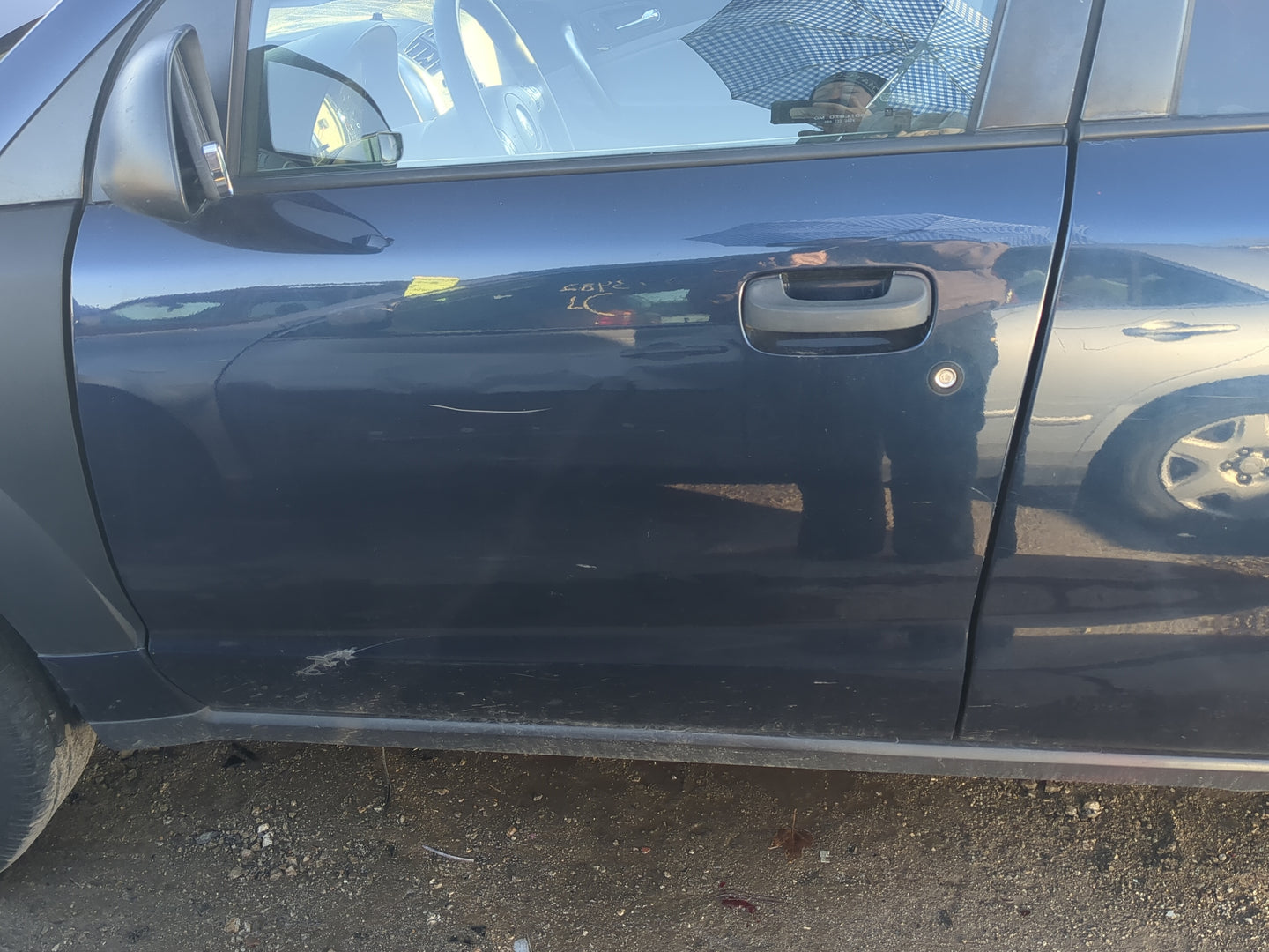 2006-2007 Saturn Vue Driver Front Door Oem - Oemusedautoparts1.com