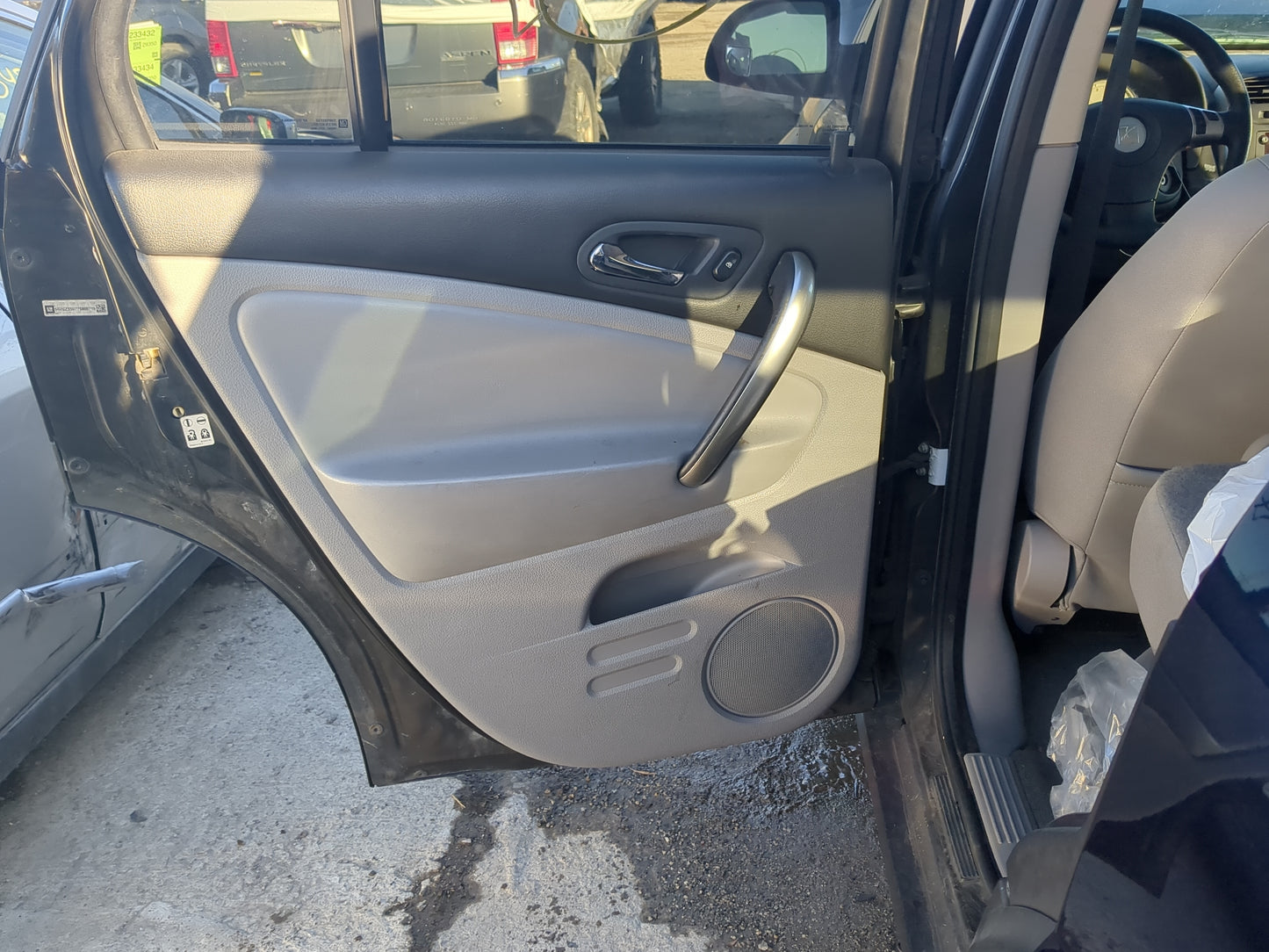 2006-2007 Saturn Vue Driver Rear Door Oem - Oemusedautoparts1.com