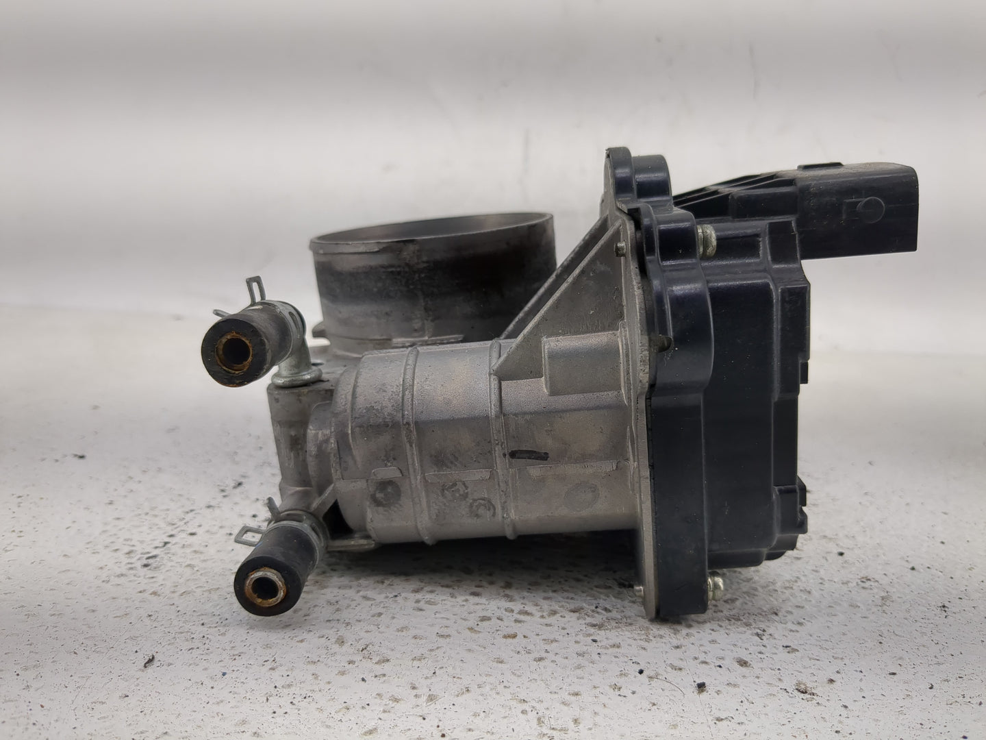 2004-2007 Saturn Vue Throttle Body P/N:079800-5410 Fits Fits 2004 2005 2006 2007 OEM Used Auto Parts - Oemusedautoparts1.com