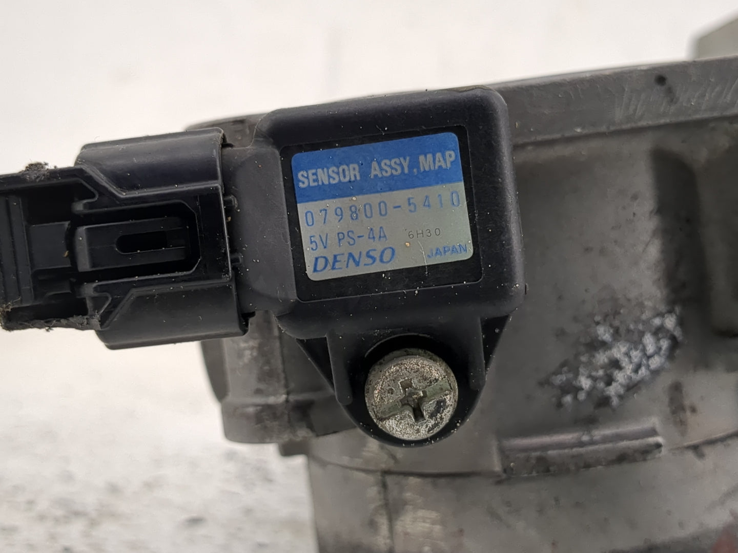 2004-2007 Saturn Vue Throttle Body P/N:079800-5410 Fits Fits 2004 2005 2006 2007 OEM Used Auto Parts - Oemusedautoparts1.com