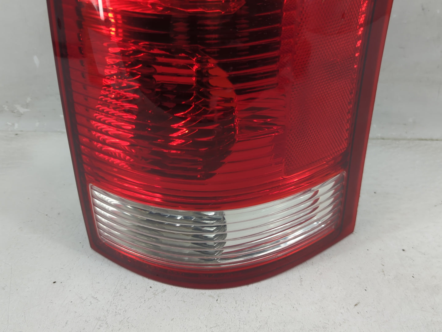 2004-2007 Saturn Vue Tail Light Assembly Passenger Right OEM Fits Fits 2004 2005 2006 2007 OEM Used Auto Parts - Oemusedauto