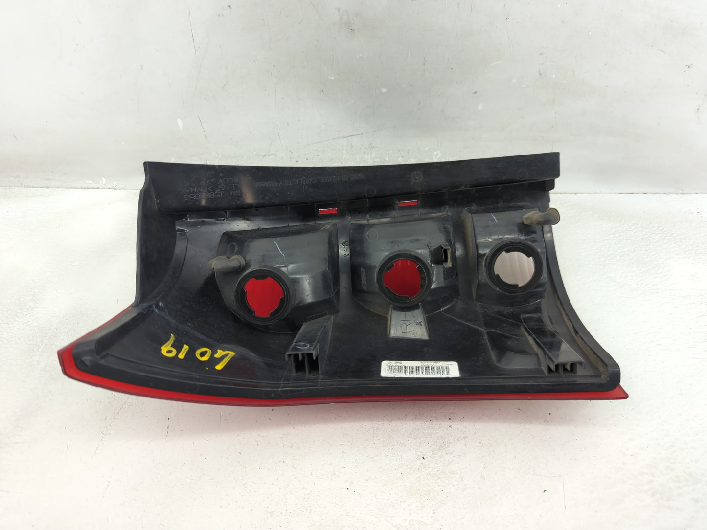 2004-2007 Saturn Vue Tail Light Assembly Passenger Right OEM Fits Fits 2004 2005 2006 2007 OEM Used Auto Parts - Oemusedauto