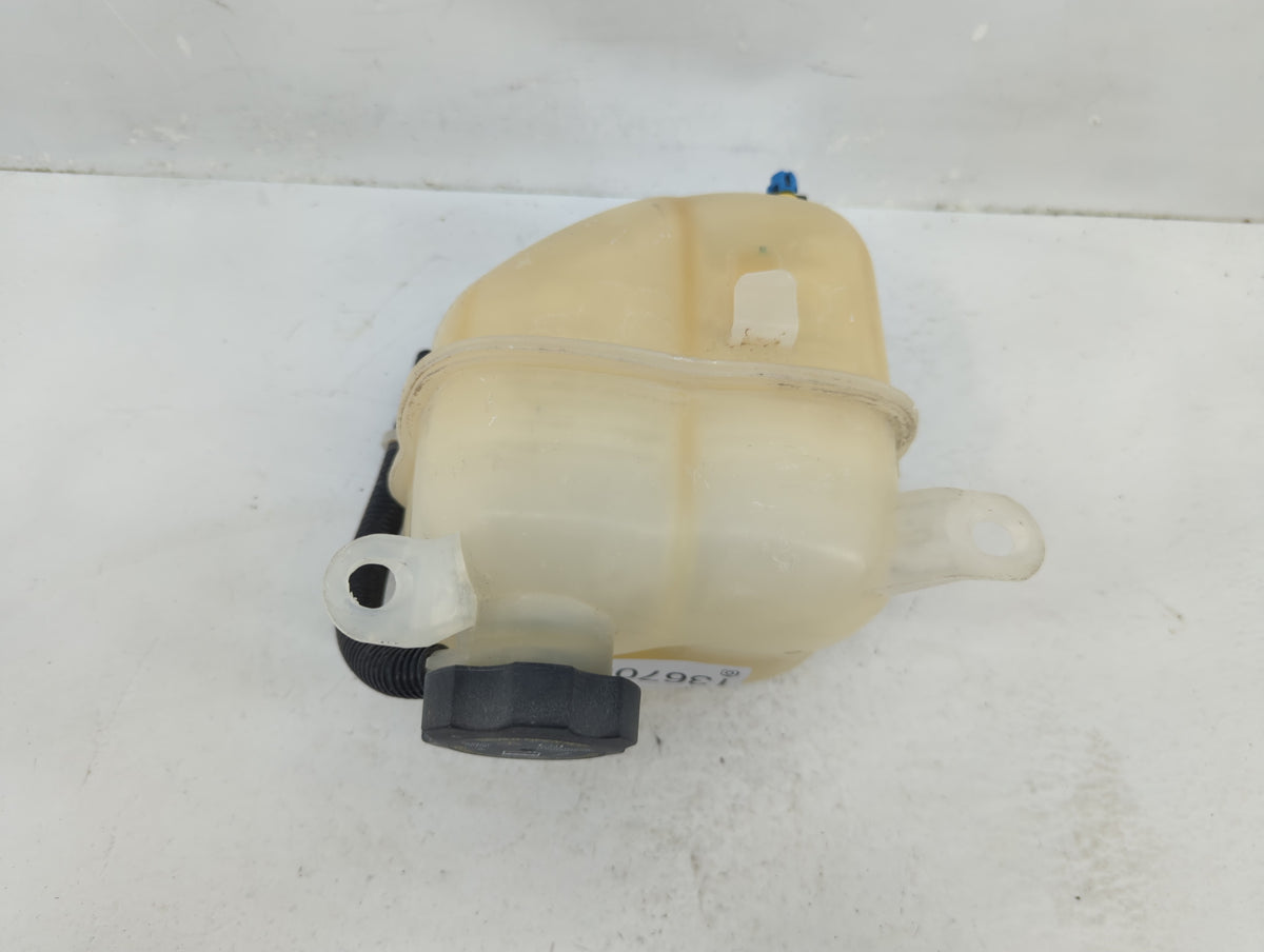 2002-2007 Saturn Vue Radiator Coolant Overflow Expansion Tank Bottle 1367092 - Oemusedautoparts1.com