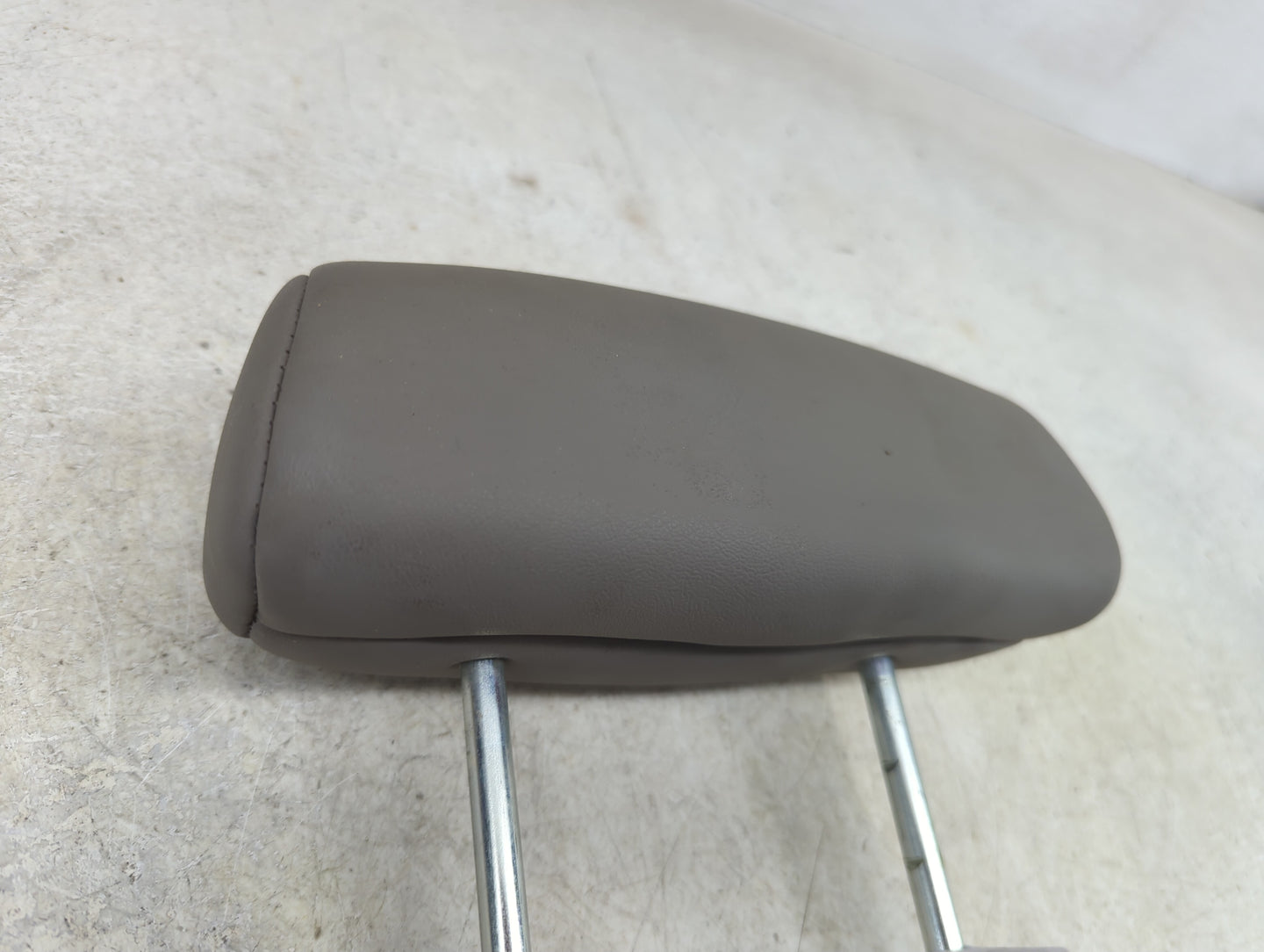 2003-2007 Saturn Vue Headrest Head Rest Rear Center Seat Fits Fits 2003 2004 2005 2006 2007 OEM Used Auto Parts - Oemusedaut