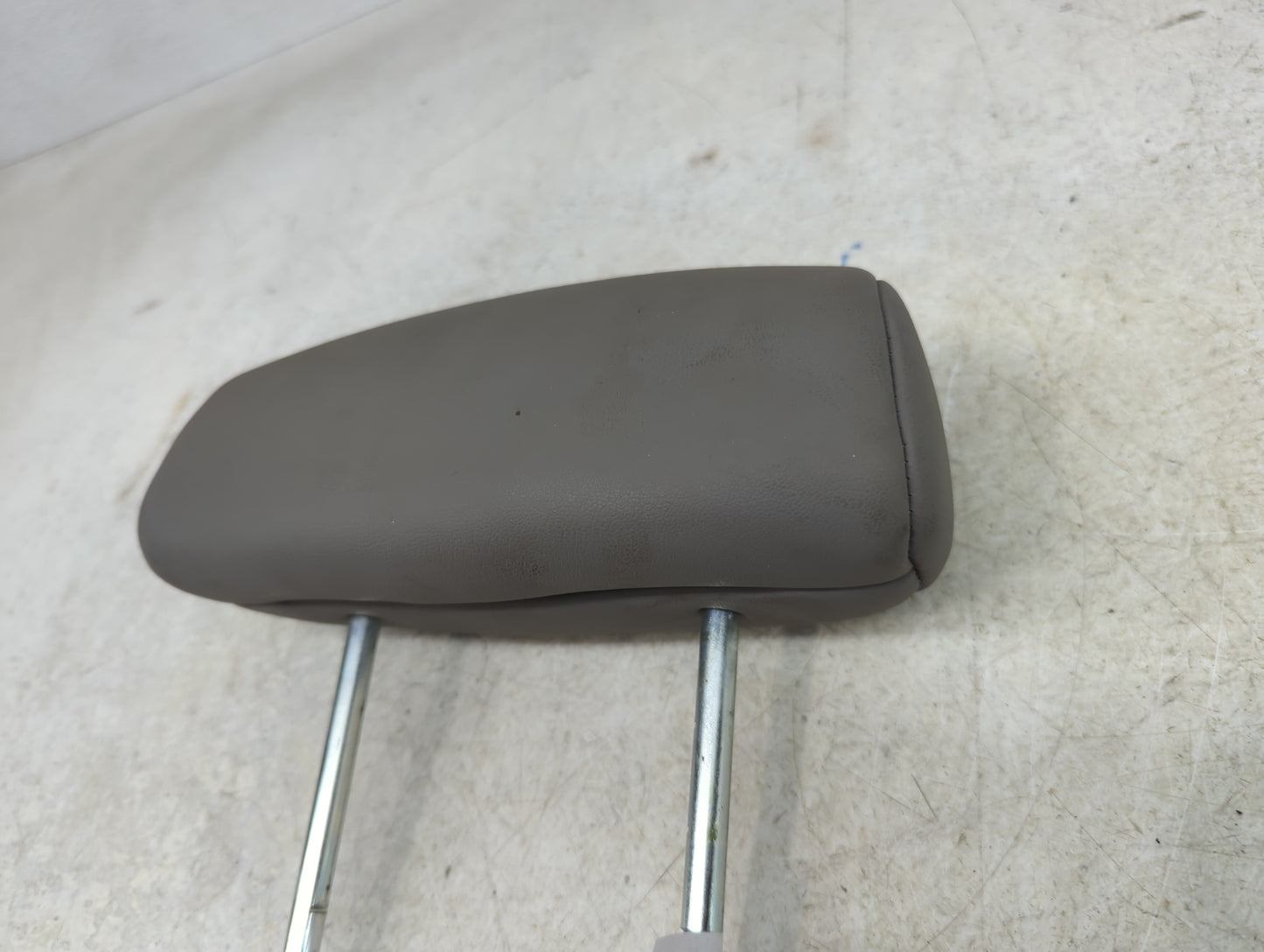 2003-2007 Saturn Vue Headrest Head Rest Rear Center Seat Fits Fits 2003 2004 2005 2006 2007 OEM Used Auto Parts - Oemusedaut