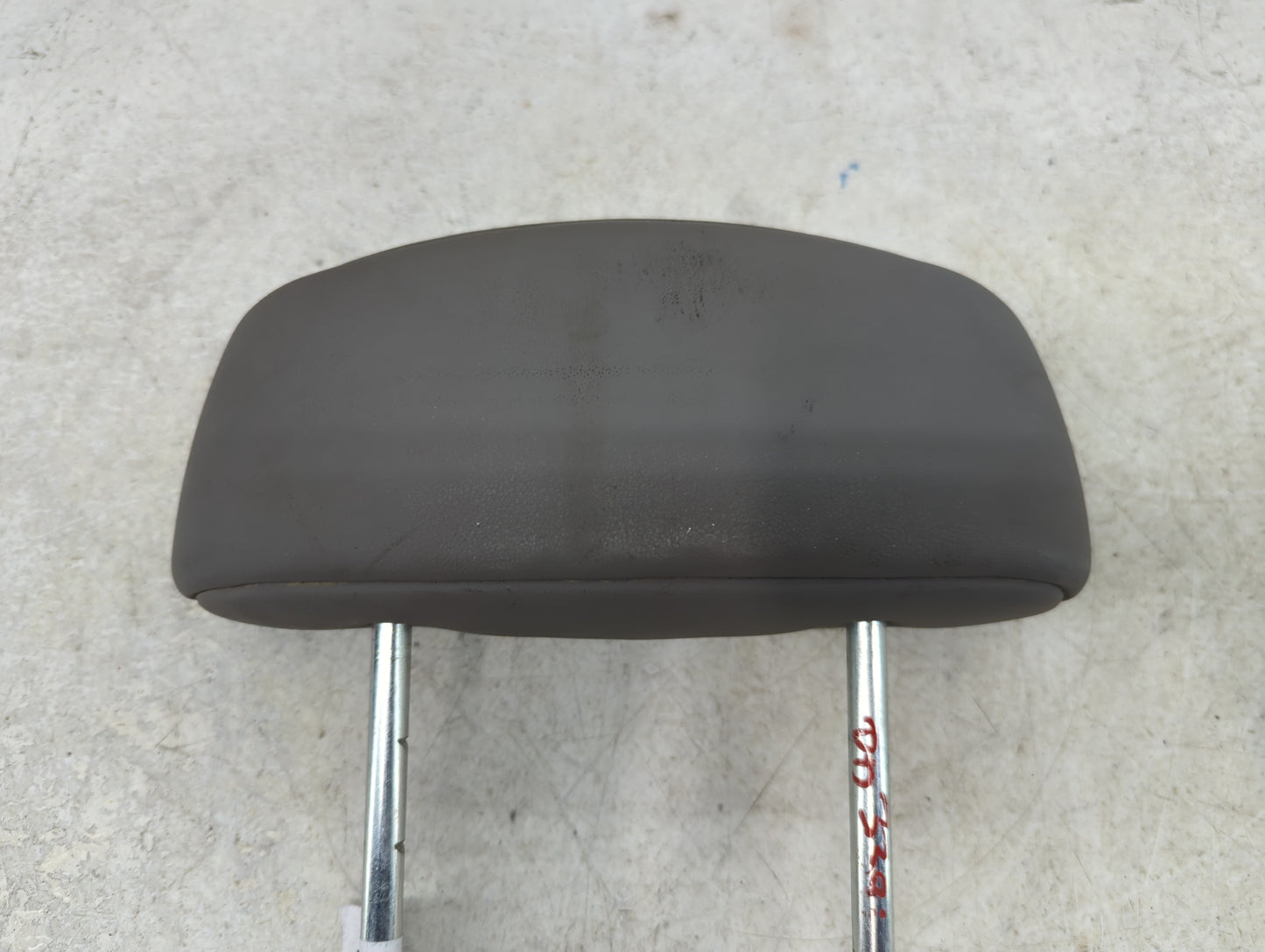 2003-2007 Saturn Vue Headrest Head Rest Rear Center Seat Fits Fits 2003 2004 2005 2006 2007 OEM Used Auto Parts - Oemusedaut