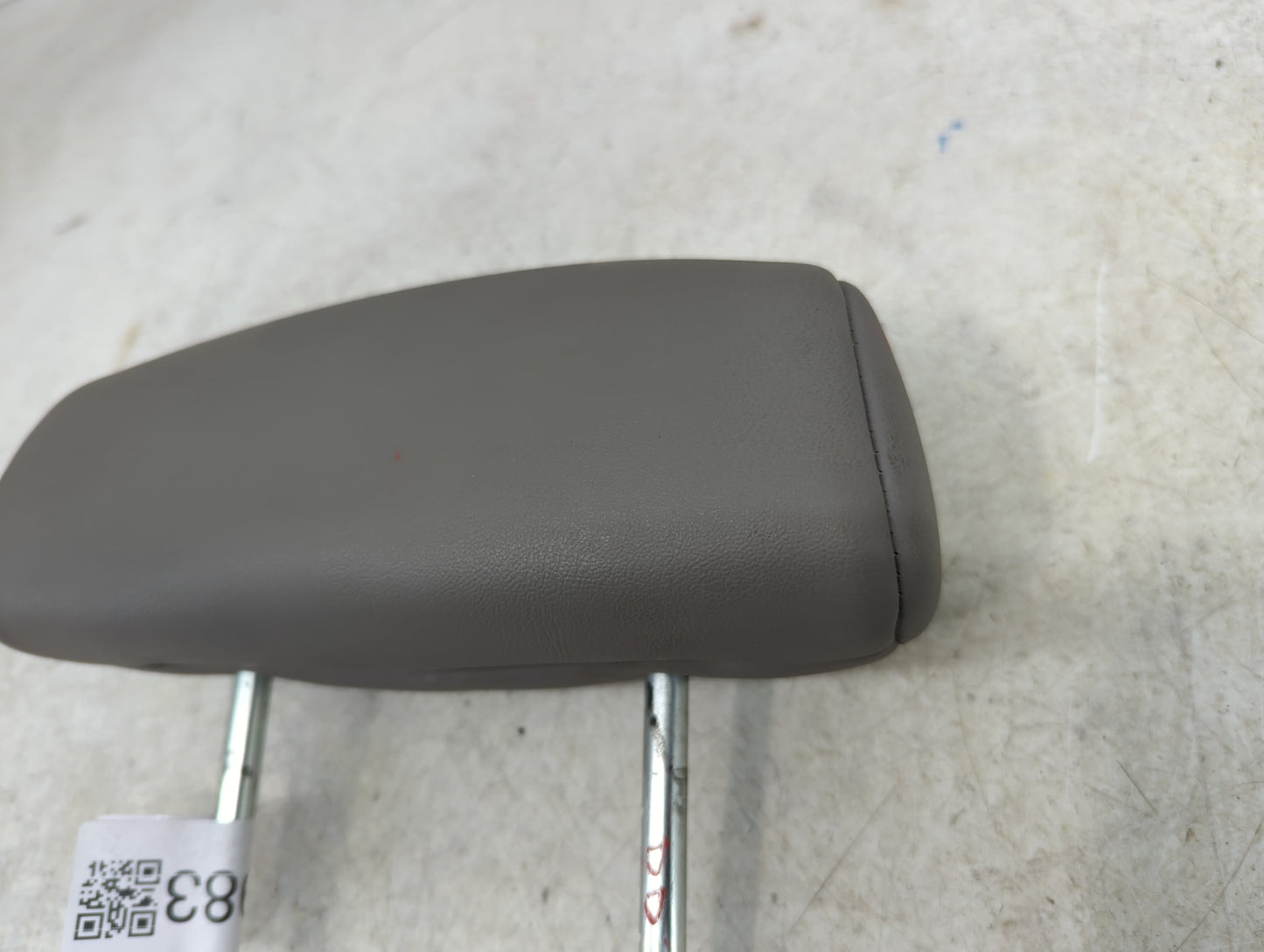 2003-2007 Saturn Vue Headrest Head Rest Rear Center Seat Fits Fits 2003 2004 2005 2006 2007 OEM Used Auto Parts - Oemusedaut