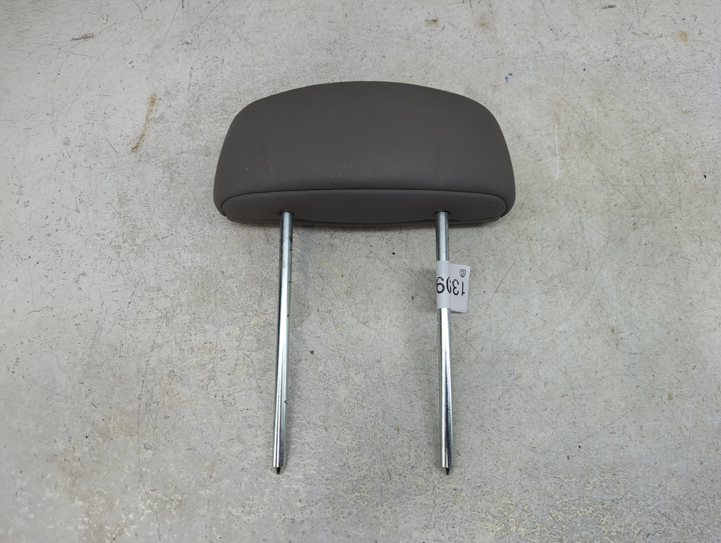 2003-2007 Saturn Vue Headrest Head Rest Rear Center Seat Fits Fits 2003 2004 2005 2006 2007 OEM Used Auto Parts - Oemusedaut