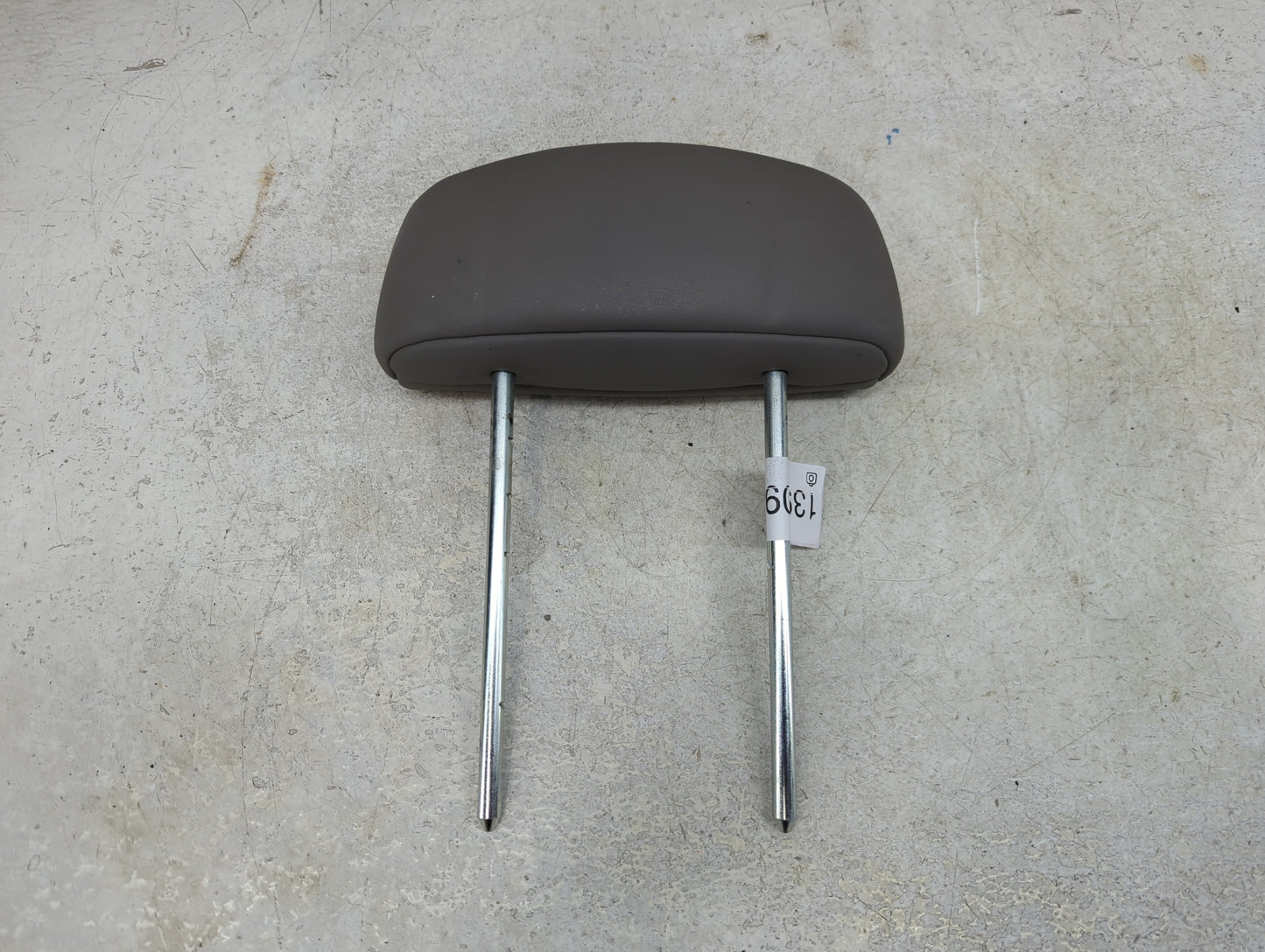 2003-2007 Saturn Vue Headrest Head Rest Rear Center Seat Fits Fits 2003 2004 2005 2006 2007 OEM Used Auto Parts - Oemusedaut