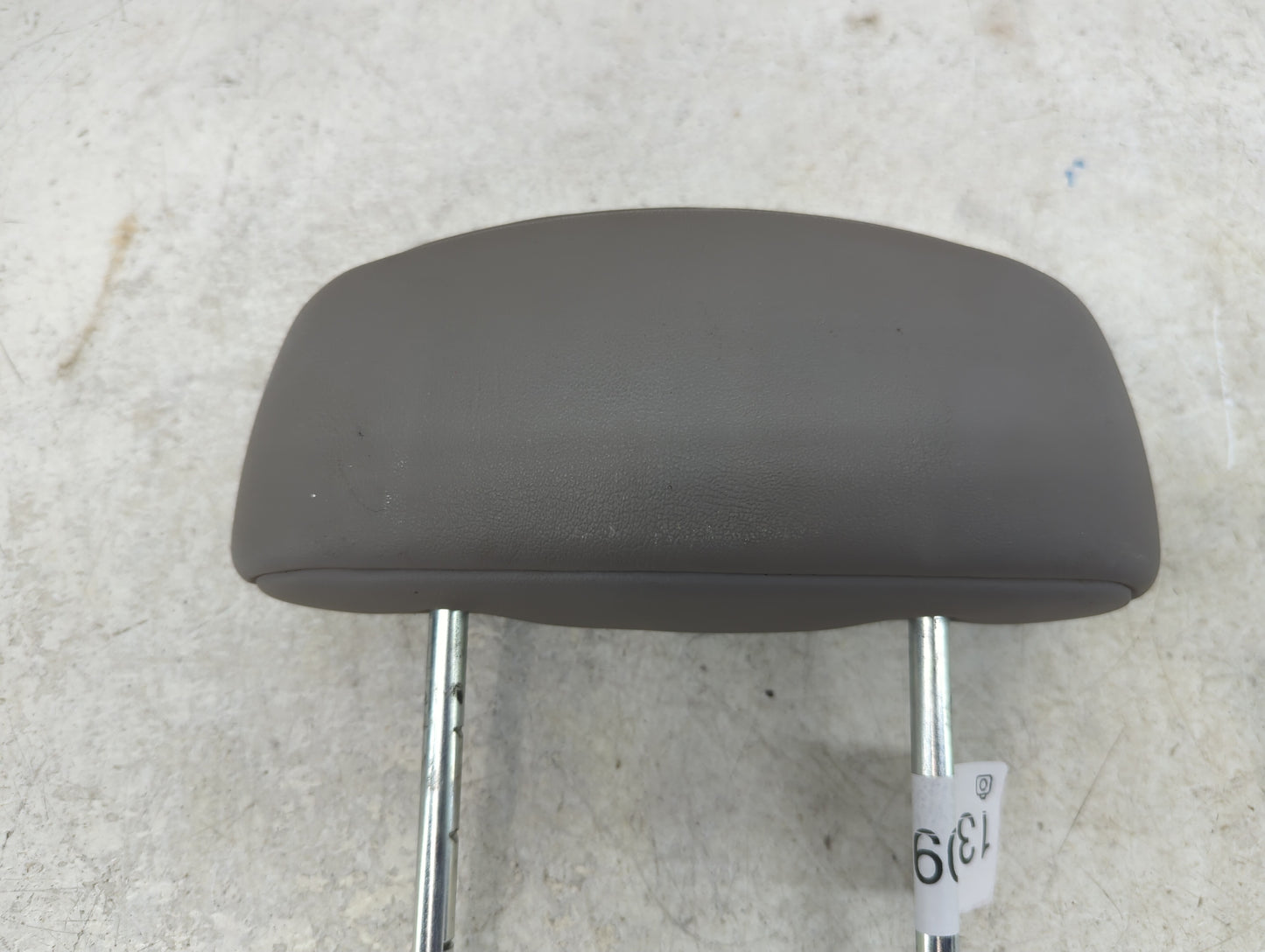 2003-2007 Saturn Vue Headrest Head Rest Rear Center Seat Fits Fits 2003 2004 2005 2006 2007 OEM Used Auto Parts - Oemusedaut