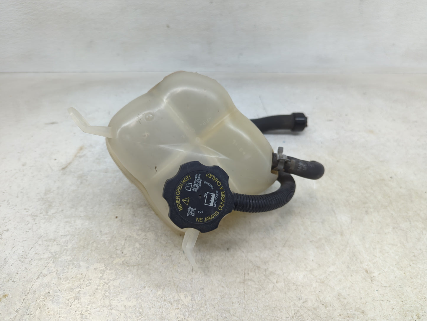 2002-2007 Saturn Vue Radiator Coolant Overflow Expansion Tank Bottle 1391122 - Oemusedautoparts1.com
