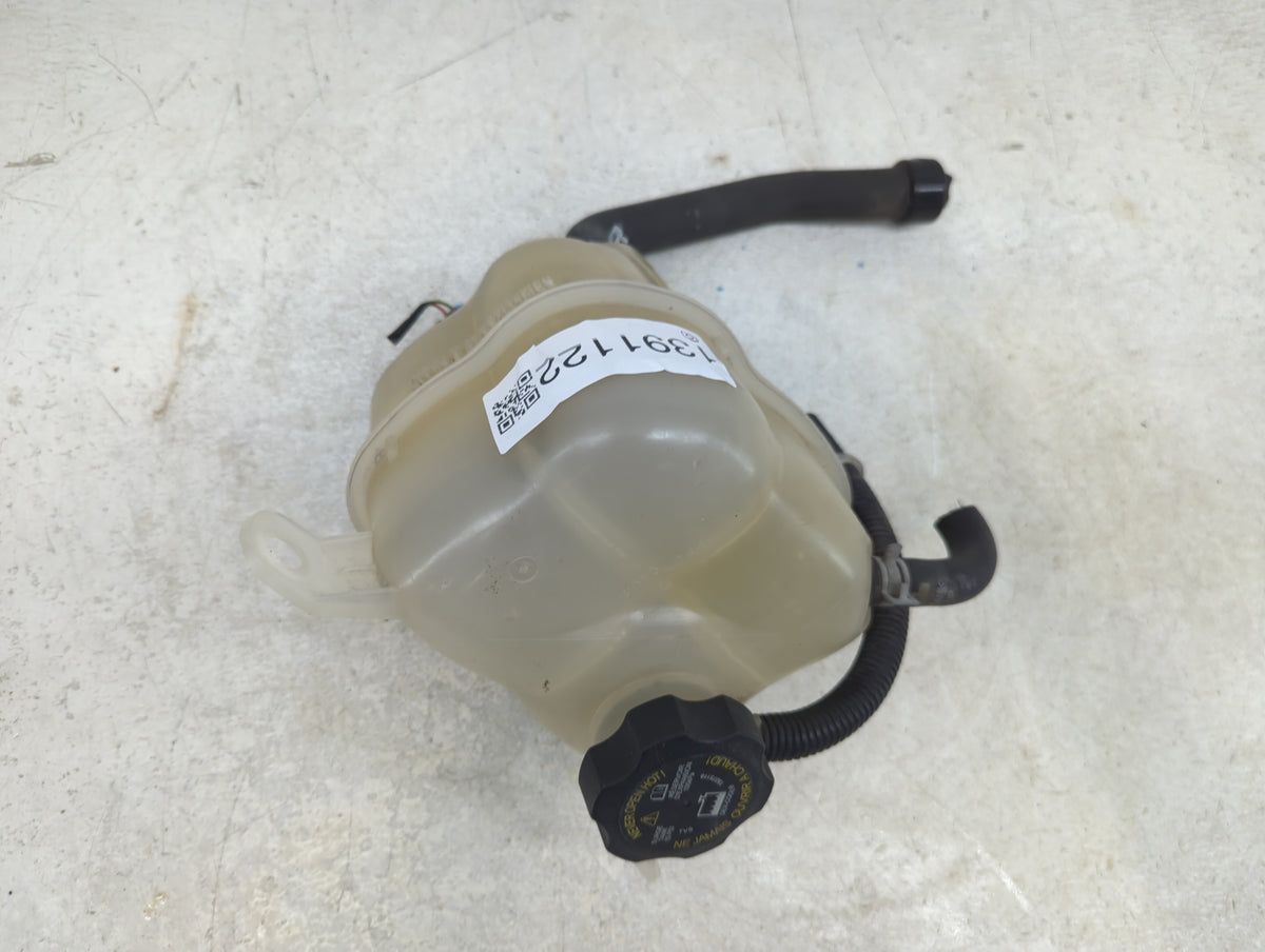 2002-2007 Saturn Vue Radiator Coolant Overflow Expansion Tank Bottle 1391122 - Oemusedautoparts1.com