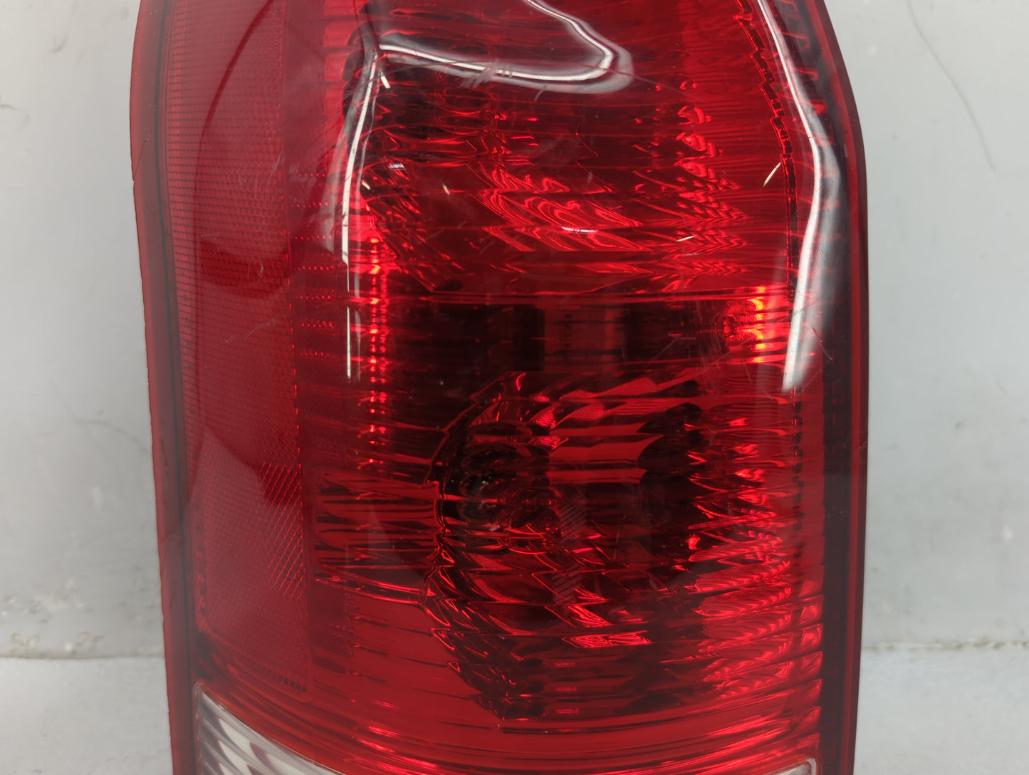 2004-2007 Saturn Vue Tail Light Assembly Driver Left OEM P/N:2GCX-13407-AC Fits Fits 2004 2005 2006 2007 OEM Used Auto Parts