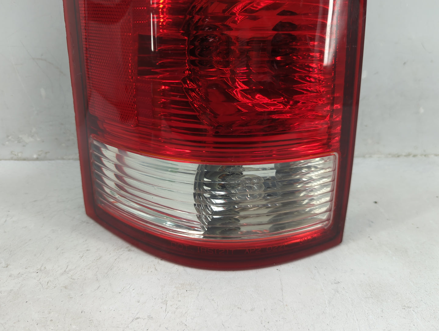 2004-2007 Saturn Vue Tail Light Assembly Driver Left OEM P/N:2GCX-13407-AC Fits Fits 2004 2005 2006 2007 OEM Used Auto Parts