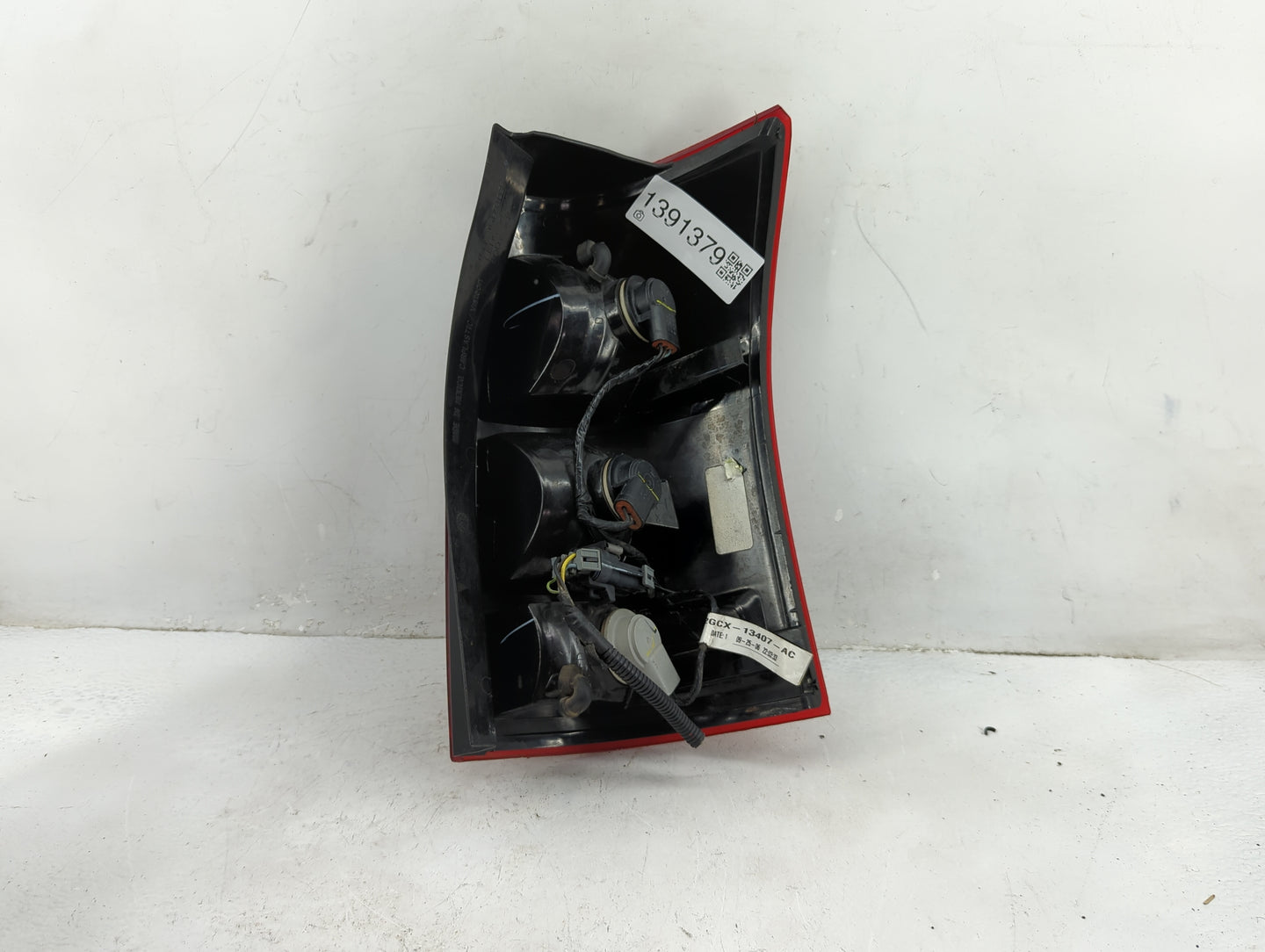2004-2007 Saturn Vue Tail Light Assembly Driver Left OEM P/N:2GCX-13407-AC Fits Fits 2004 2005 2006 2007 OEM Used Auto Parts
