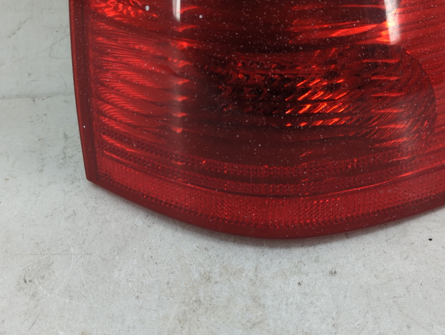 2004-2007 Saturn Vue Tail Light Assembly Passenger Right OEM Fits Fits 2004 2005 2006 2007 OEM Used Auto Parts - Oemusedauto