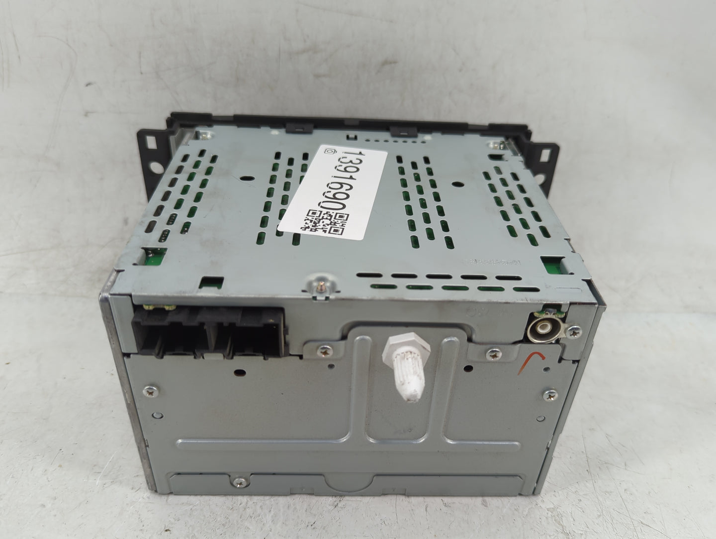 2006-2007 Saturn Vue Radio AM FM Cd Player Receiver Replacement P/N:CQ-JG1668YC Fits Fits 2006 2007 OEM Used Auto Parts - Oe