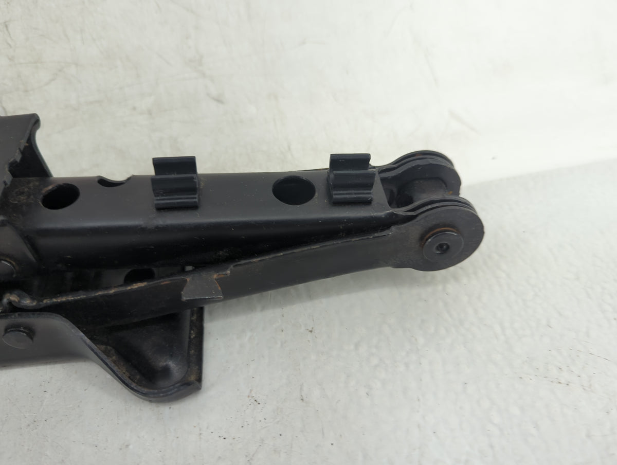 2007 Saturn Vue Spare Scissor Car Jack - Oemusedautoparts1.com