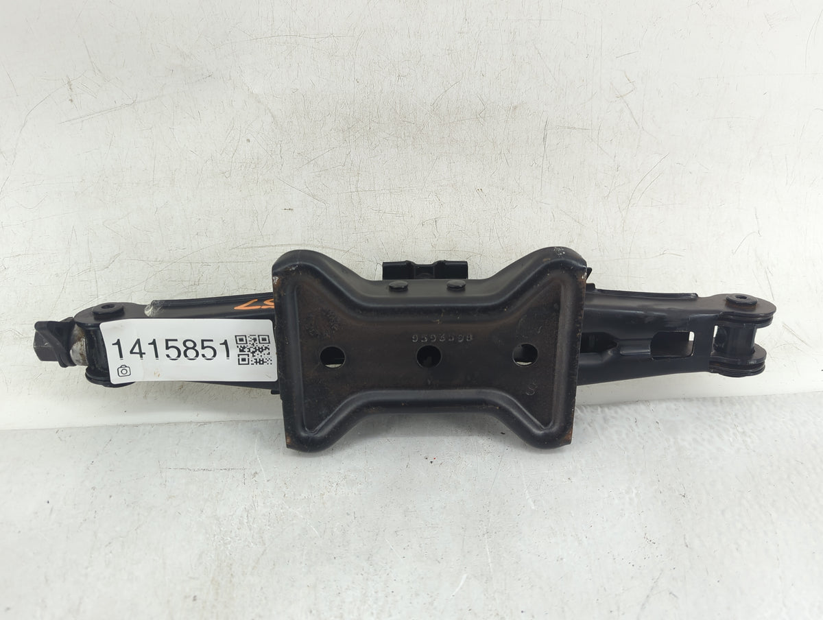 2007 Saturn Vue Spare Scissor Car Jack - Oemusedautoparts1.com