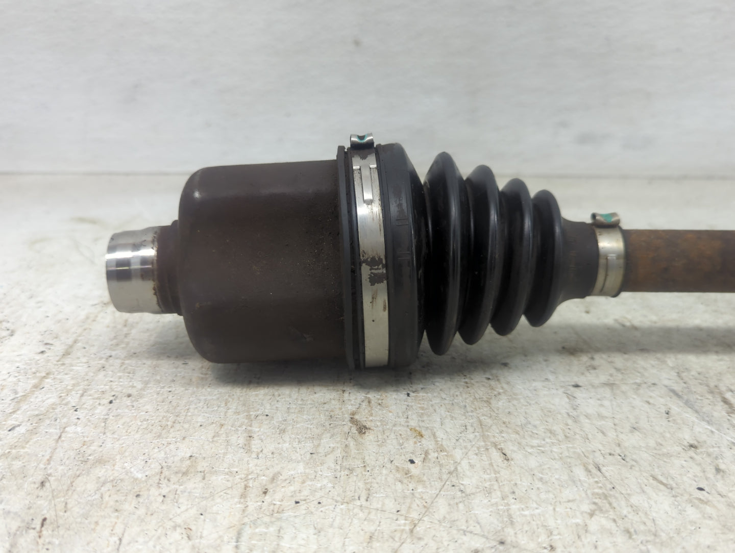 2005-2007 Saturn Vue Axle Shaft Front Driver Cv C/v 1428210 - Oemusedautoparts1.com