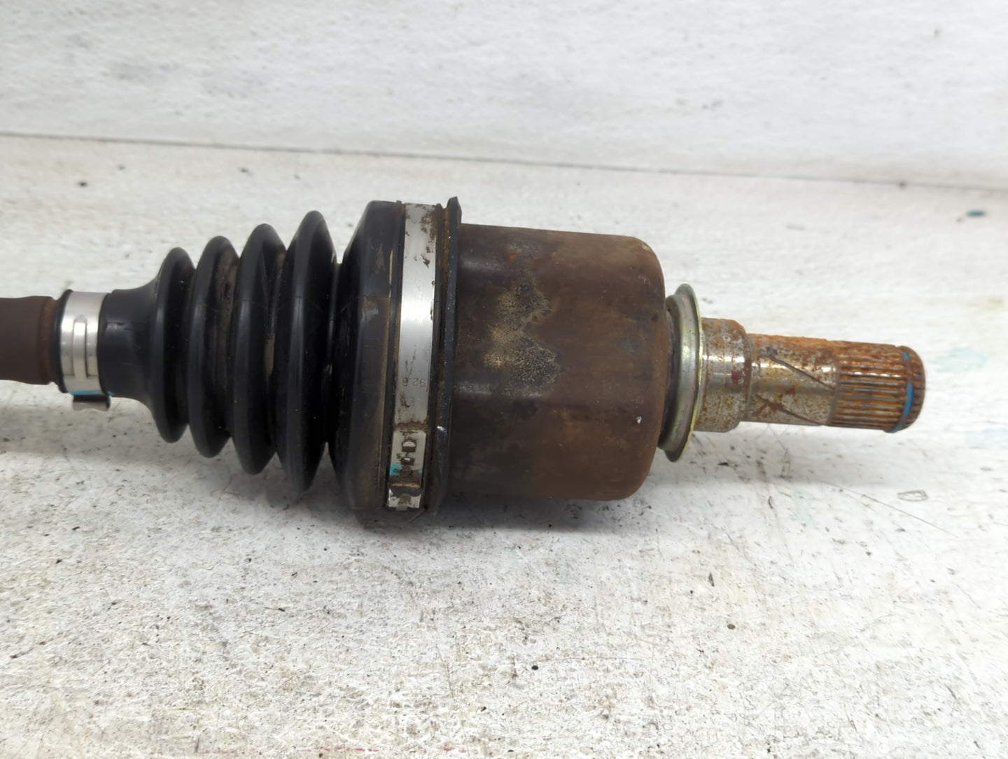 2006-2007 Saturn Vue Axle Shaft Front Driver Cv C/v - Oemusedautoparts1.com