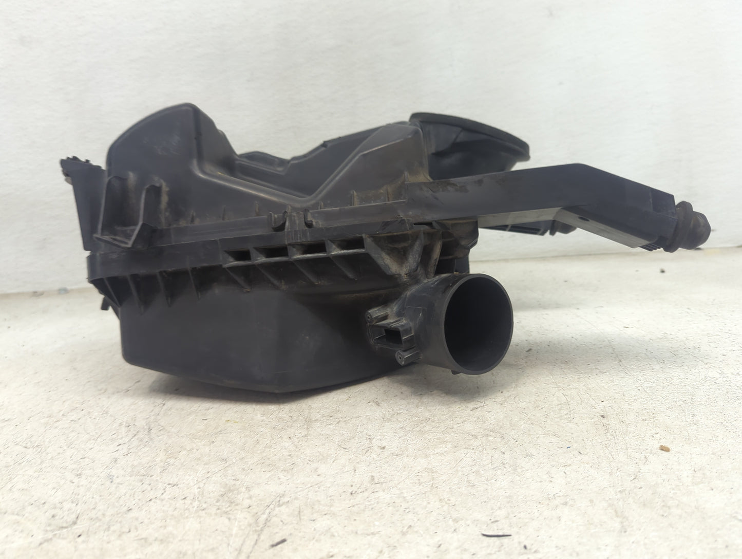 2007 Saturn Vue Air Cleaner Intake Duct Hose Tube - Oemusedautoparts1.com