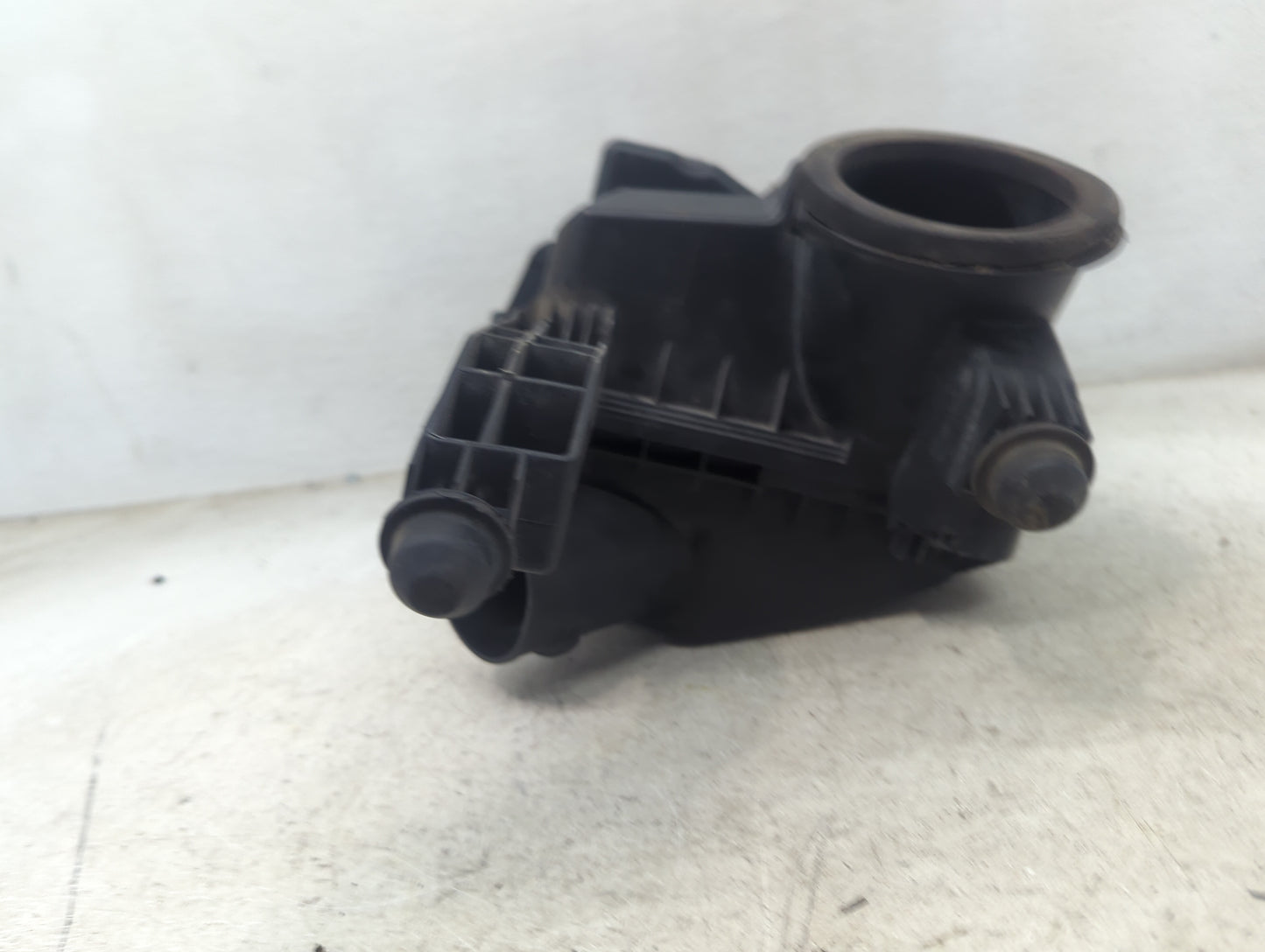 2007 Saturn Vue Air Cleaner Intake Duct Hose Tube - Oemusedautoparts1.com