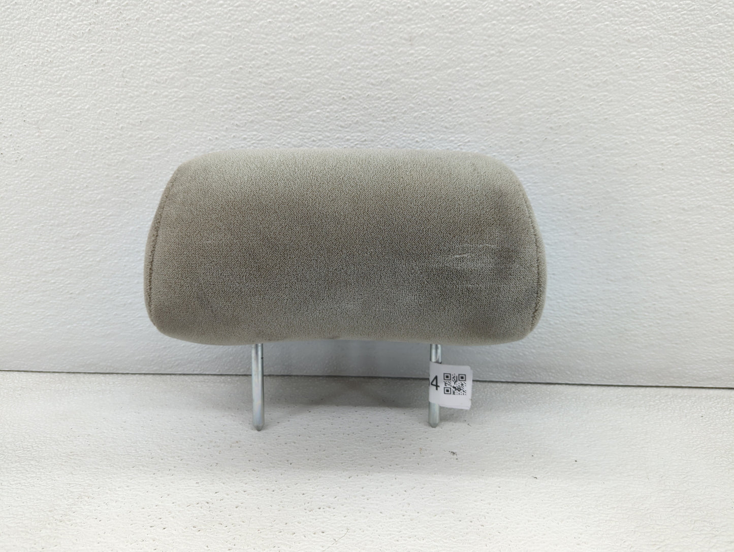 2006-2007 Saturn Vue Headrest Head Rest Rear Center Seat Fits Fits 2006 2007 OEM Used Auto Parts - Oemusedautoparts1.com