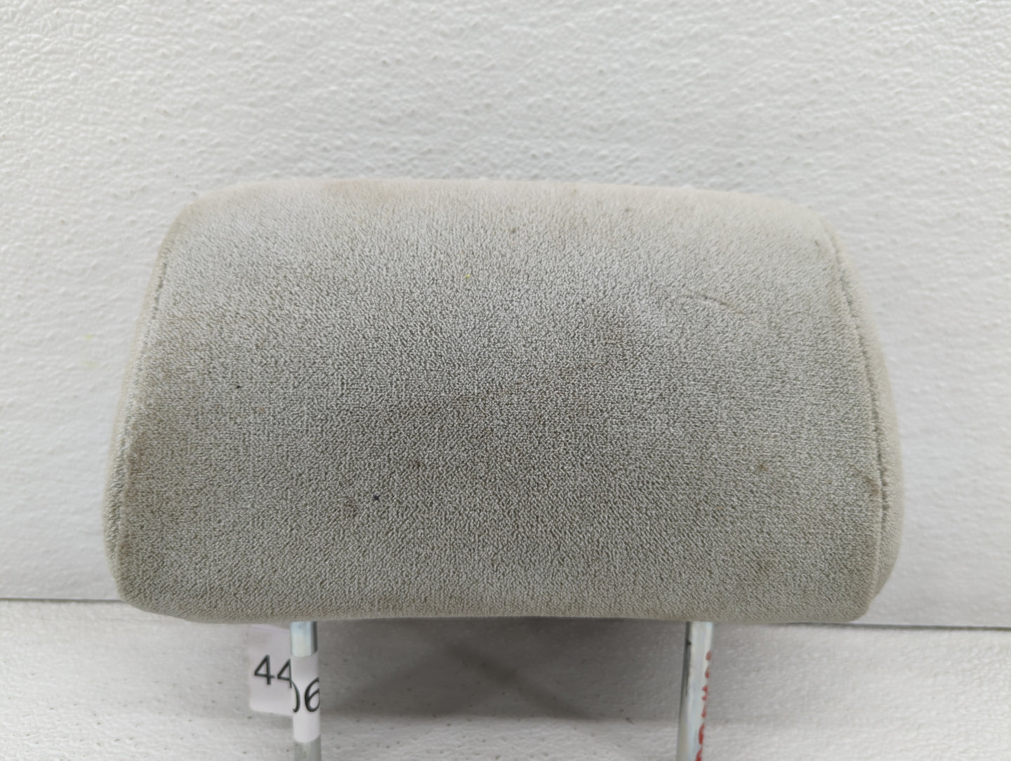 2006-2007 Saturn Vue Headrest Head Rest Rear Center Seat Fits Fits 2006 2007 OEM Used Auto Parts - Oemusedautoparts1.com