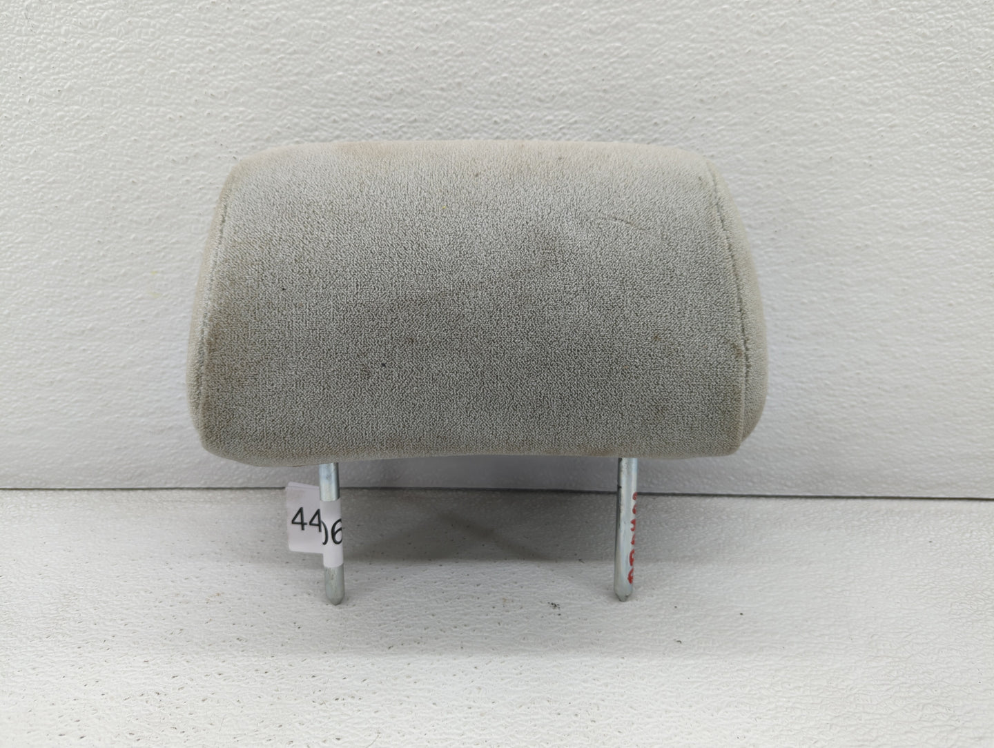 2006-2007 Saturn Vue Headrest Head Rest Rear Center Seat Fits Fits 2006 2007 OEM Used Auto Parts - Oemusedautoparts1.com