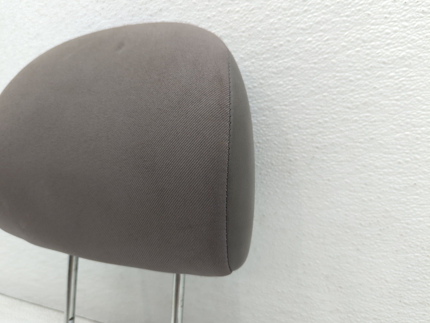 2006-2007 Saturn Vue Headrest Head Rest Rear Seat Grey - Oemusedautoparts1.com