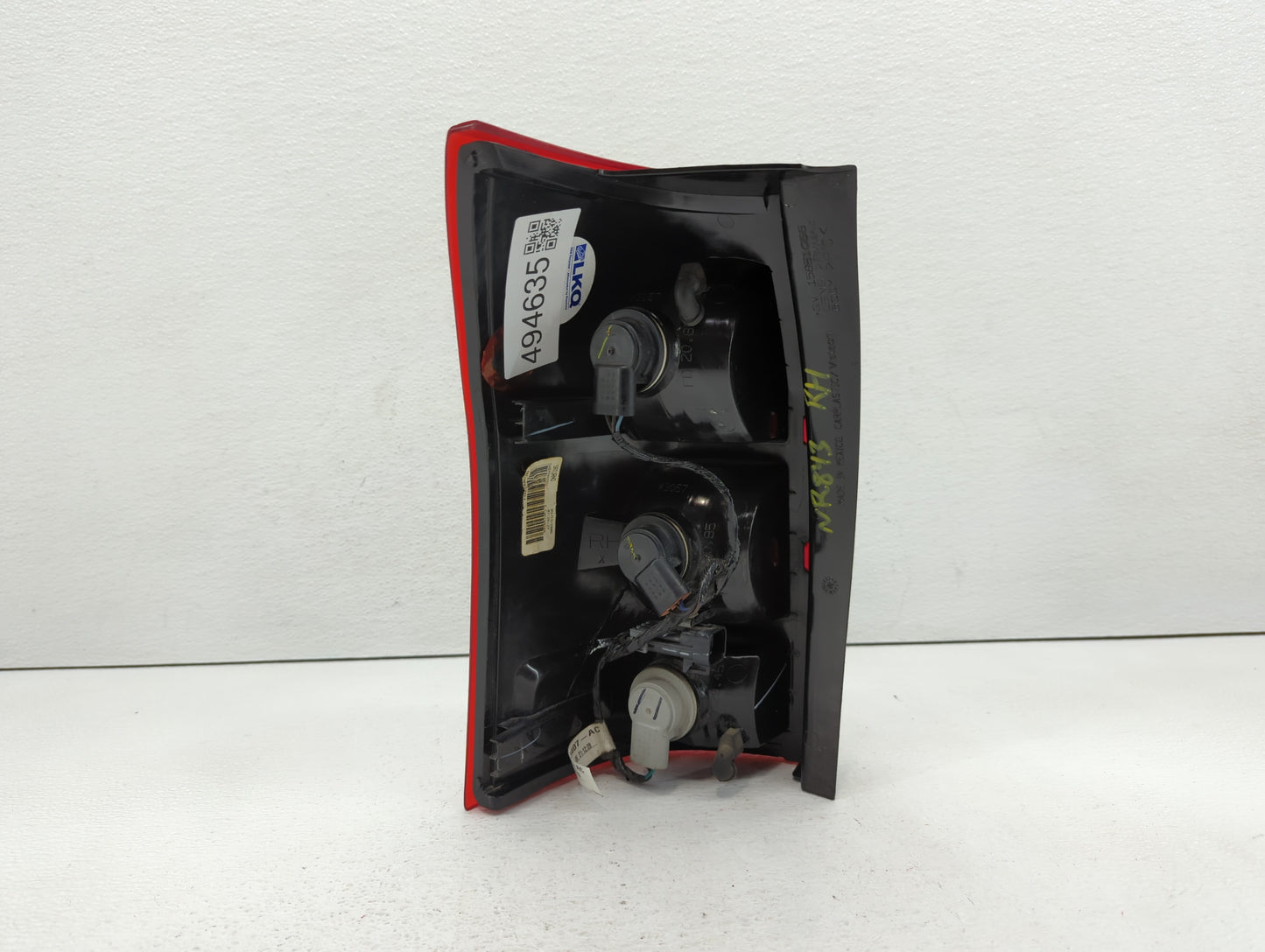 2004-2007 Saturn Vue Tail Light Assembly Passenger Right OEM P/N:15851056 22711438 Fits Fits 2004 2005 2006 2007 OEM Used Au