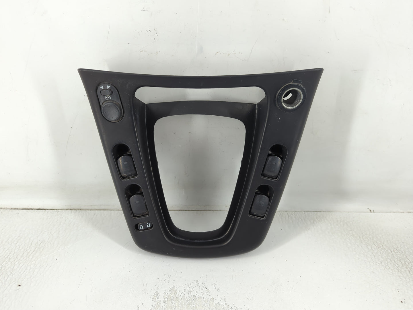 2007 Saturn Vue Radio Climate Panel Bezel - Oemusedautoparts1.com