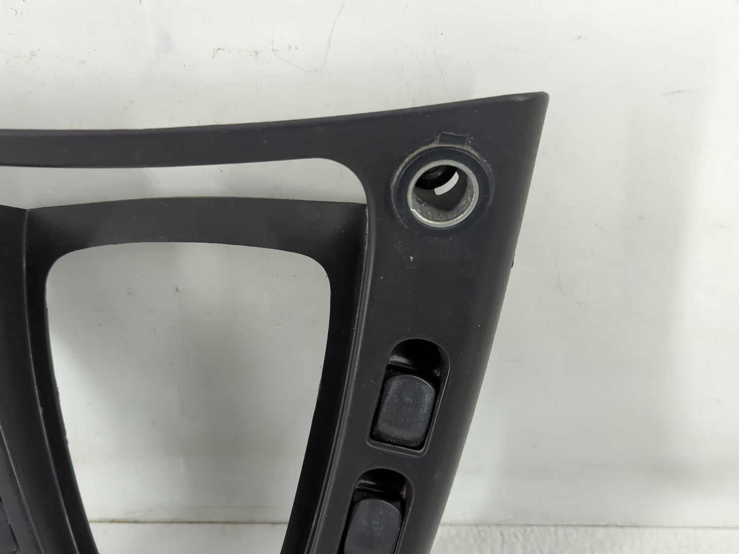 2007 Saturn Vue Radio Climate Panel Bezel - Oemusedautoparts1.com