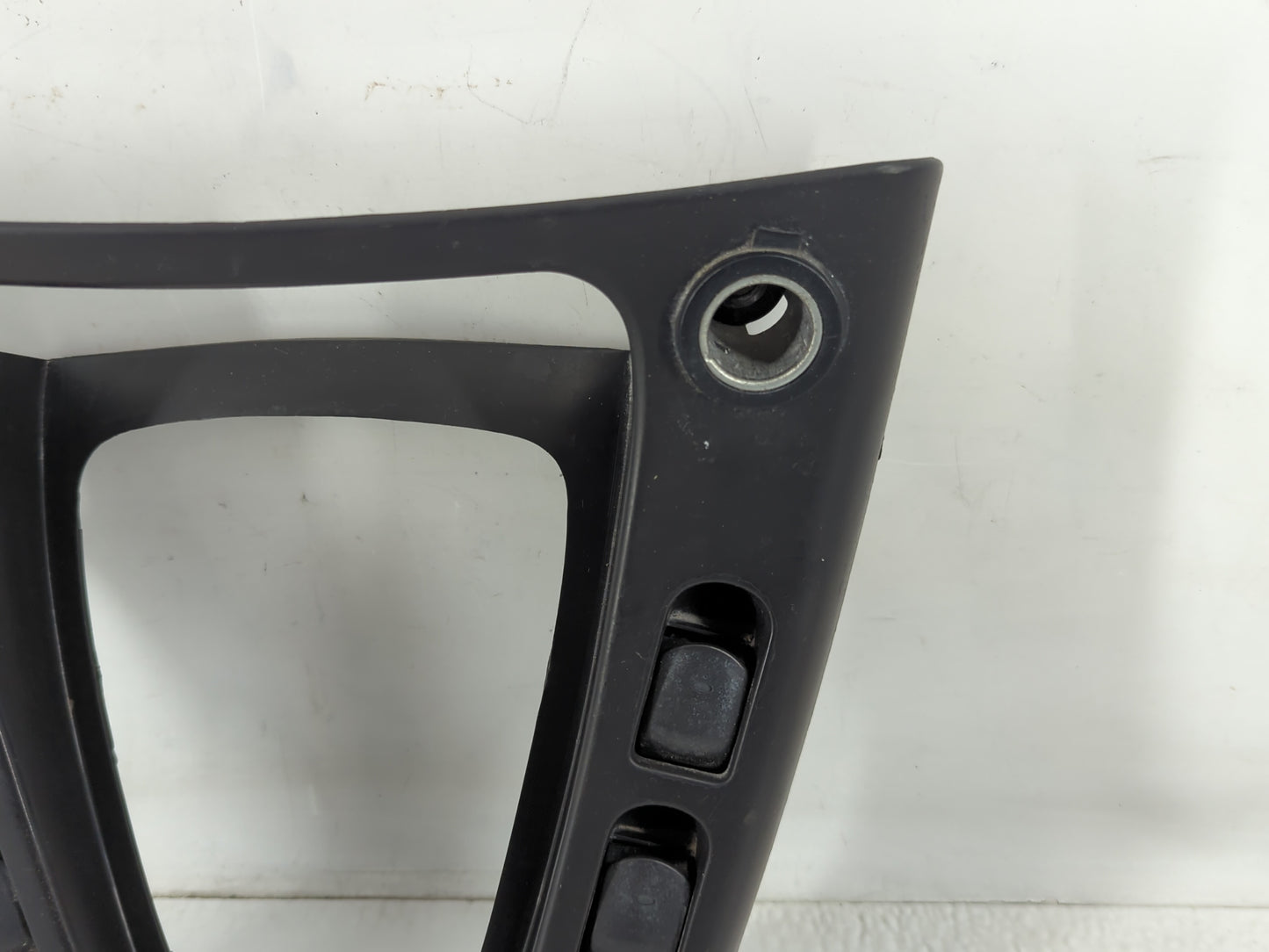 2007 Saturn Vue Radio Climate Panel Bezel - Oemusedautoparts1.com
