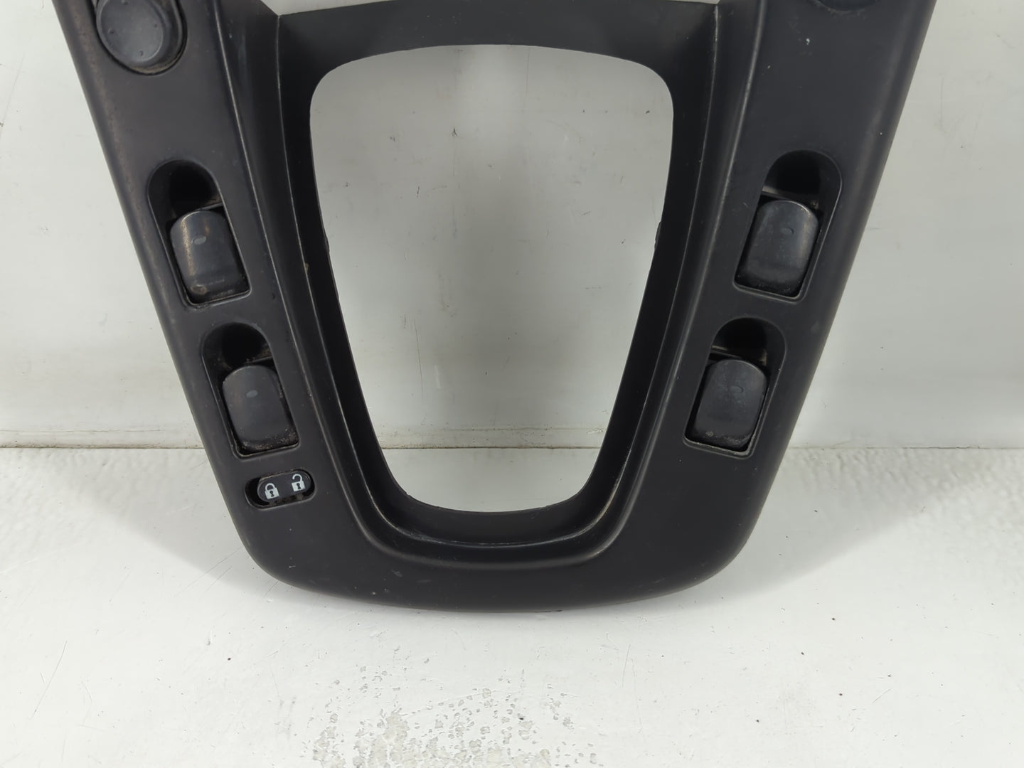 2007 Saturn Vue Radio Climate Panel Bezel - Oemusedautoparts1.com