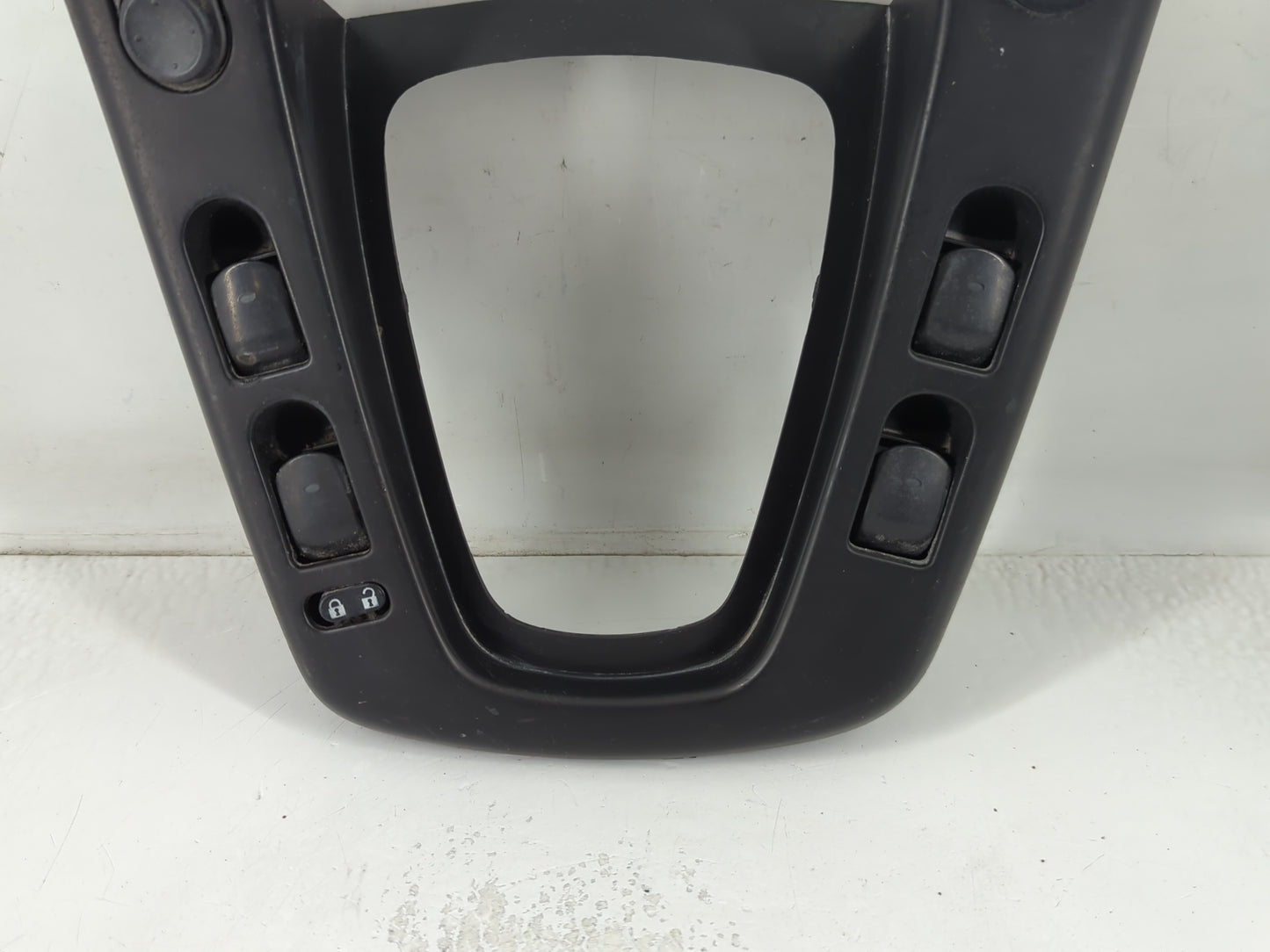 2007 Saturn Vue Radio Climate Panel Bezel - Oemusedautoparts1.com