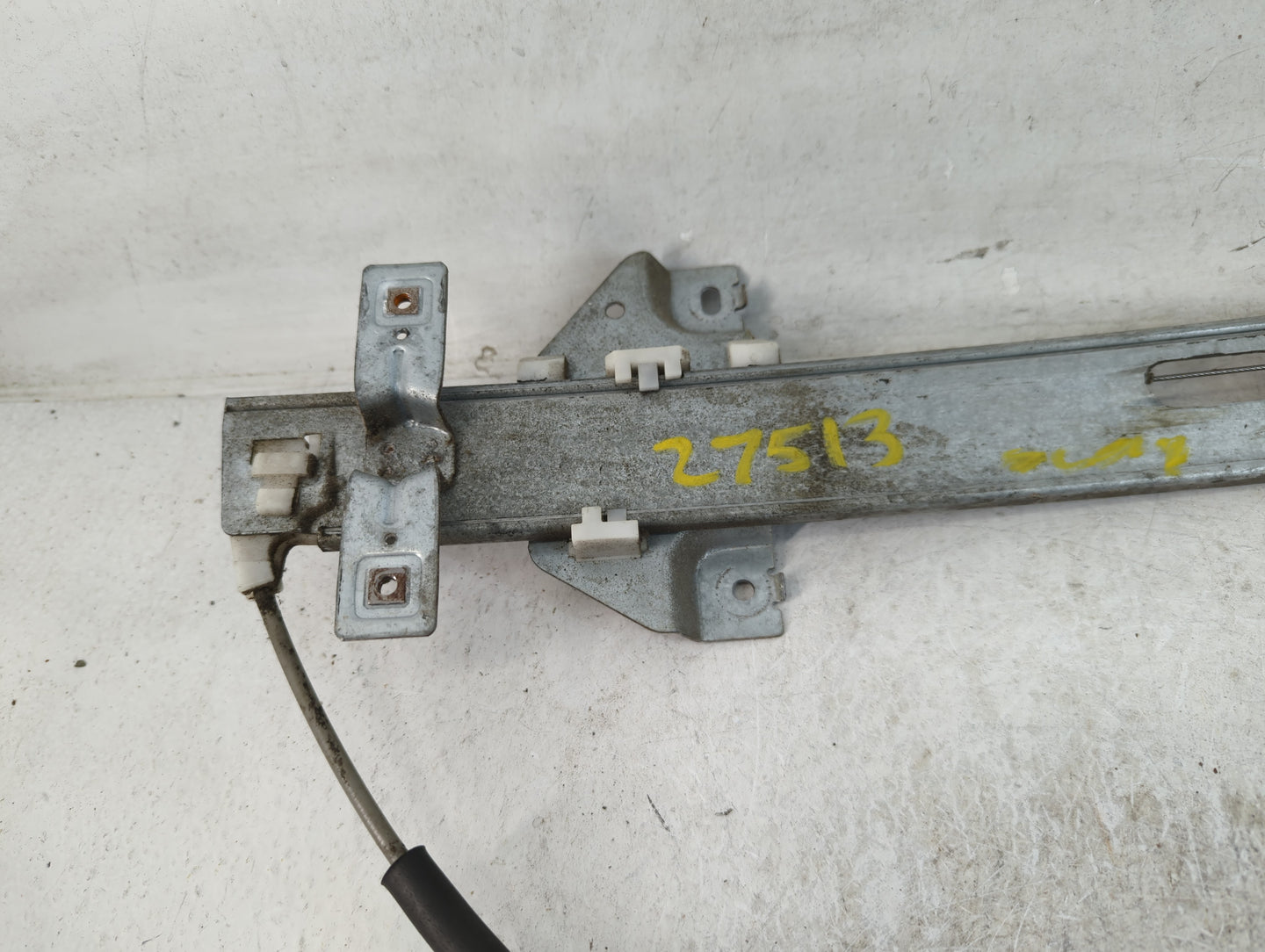 2002-2007 Saturn Vue Driver Left Front Window Regulator - Oemusedautoparts1.com