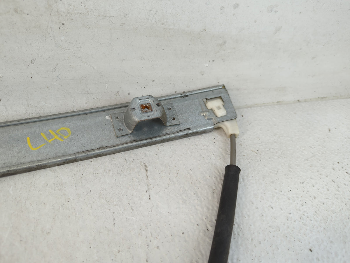 2002-2007 Saturn Vue Driver Left Front Window Regulator 802465 - Oemusedautoparts1.com