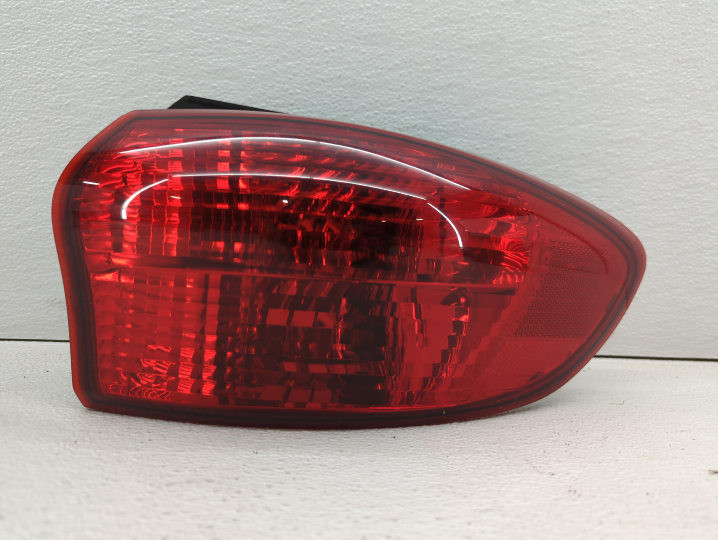 2007 Subaru B9 Tribeca Tail Light Assembly Passenger Right OEM P/N:2XL 946 095 Fits OEM Used Auto Parts - Oemusedautoparts1.