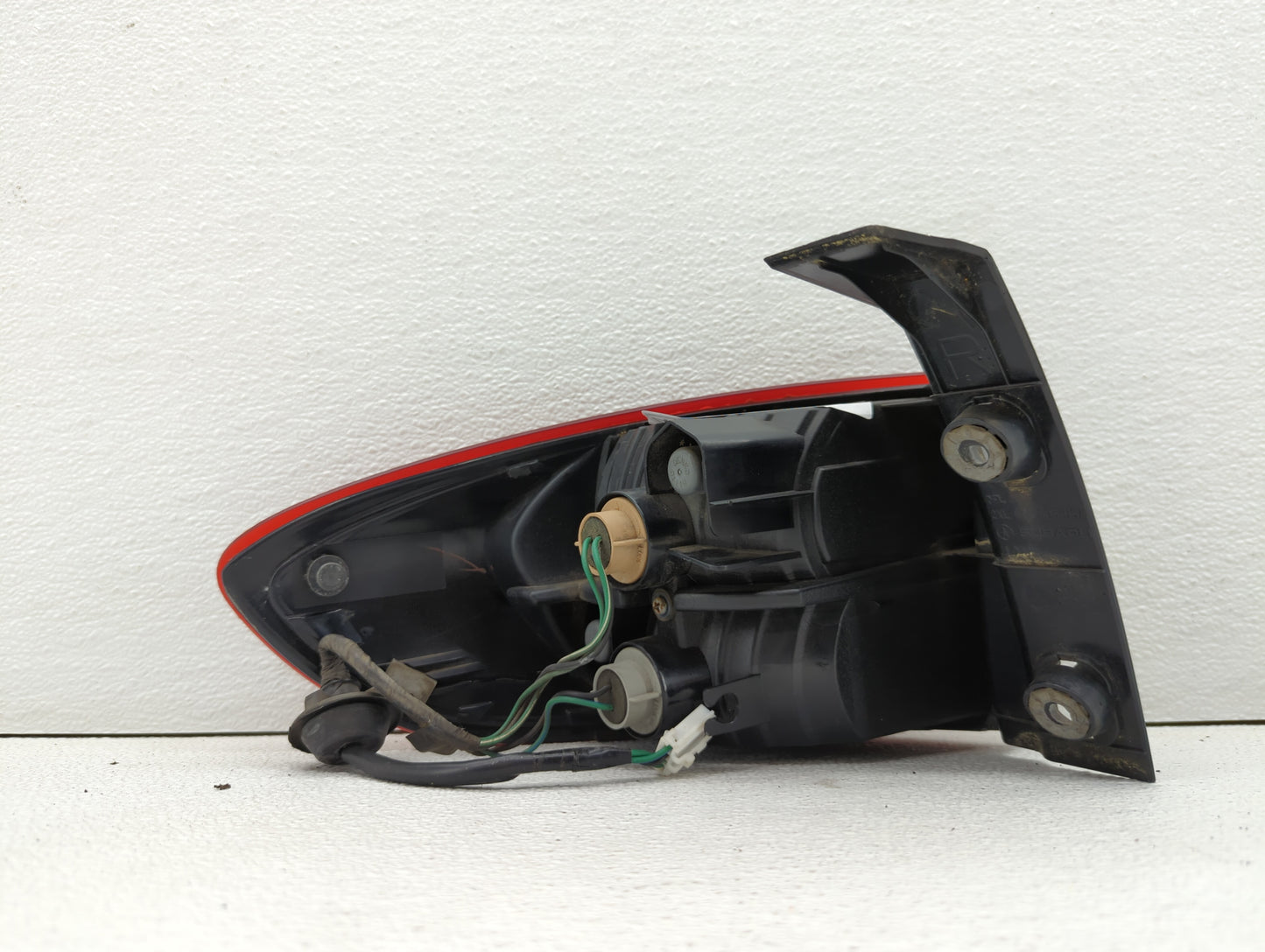 2007 Subaru B9 Tribeca Tail Light Assembly Passenger Right OEM P/N:2XL 946 095 Fits OEM Used Auto Parts - Oemusedautoparts1.