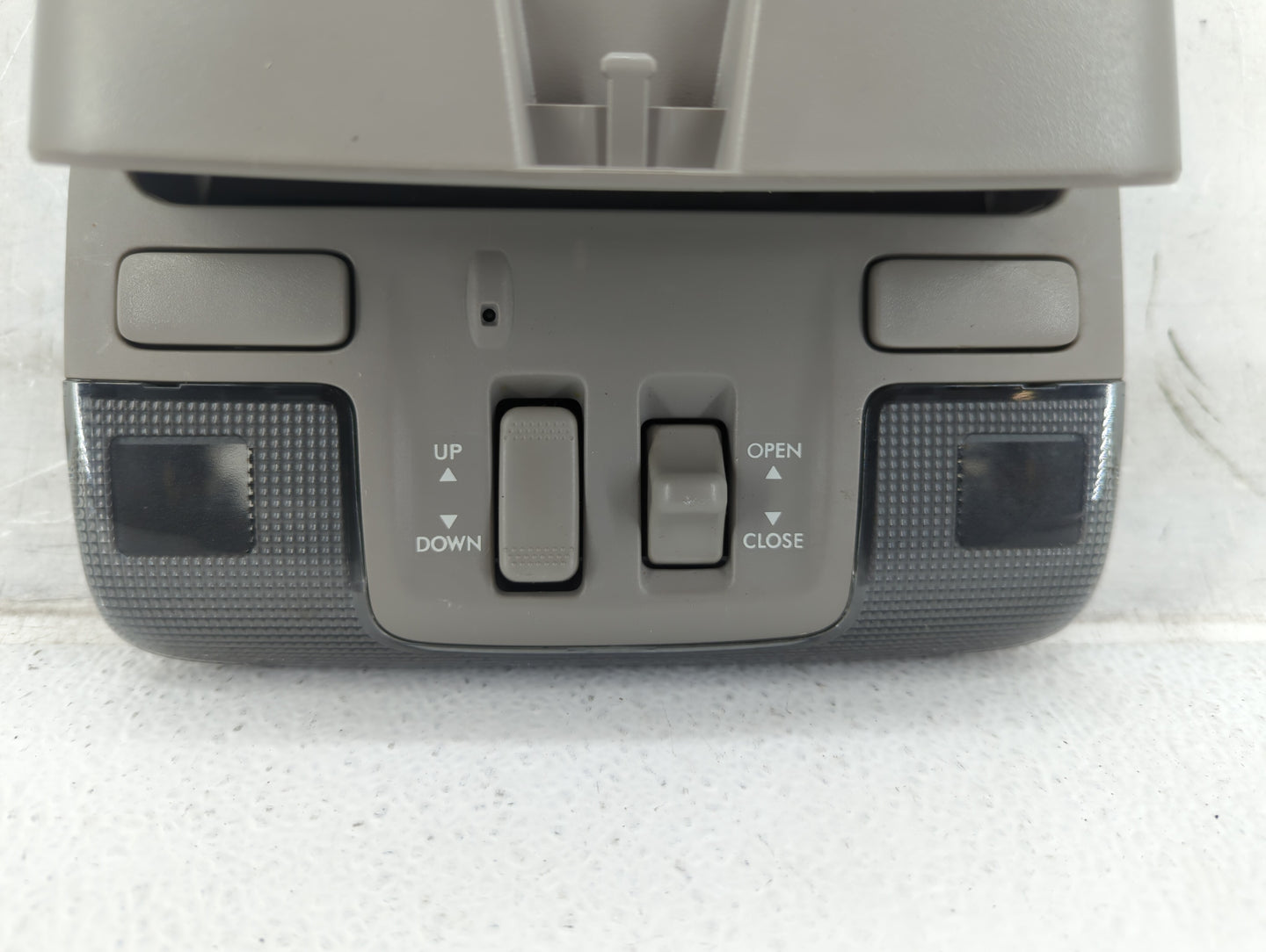 2007 Subaru B9 Tribeca Overhead Roof Console - Oemusedautoparts1.com