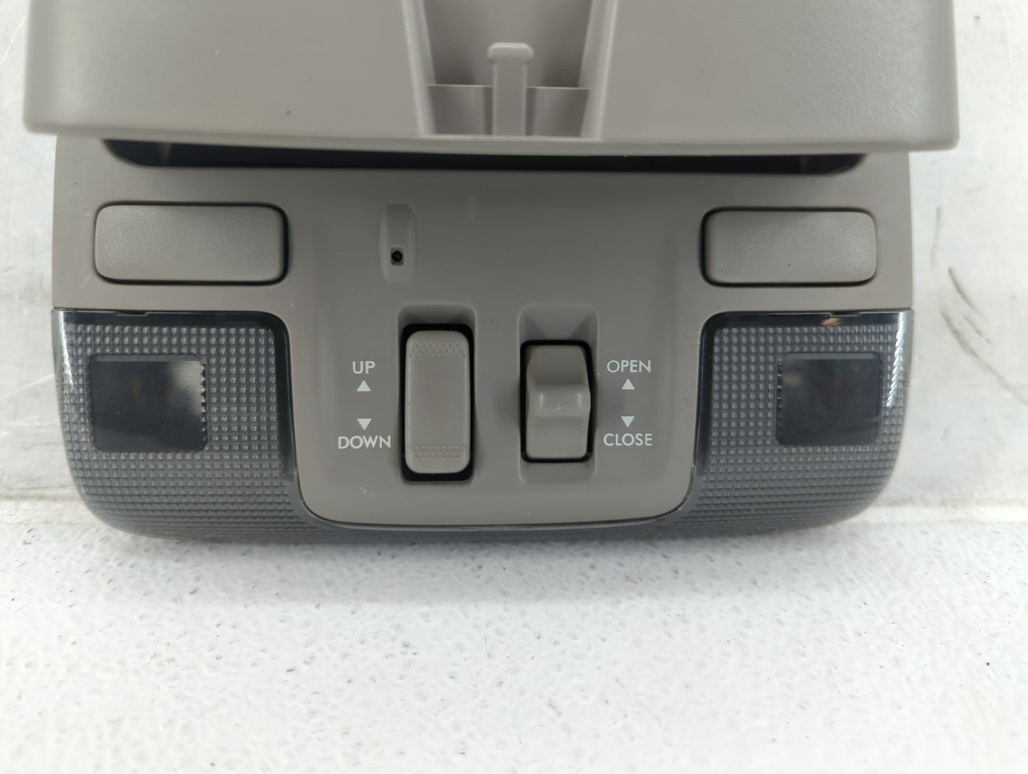 2007 Subaru B9 Tribeca Overhead Roof Console - Oemusedautoparts1.com