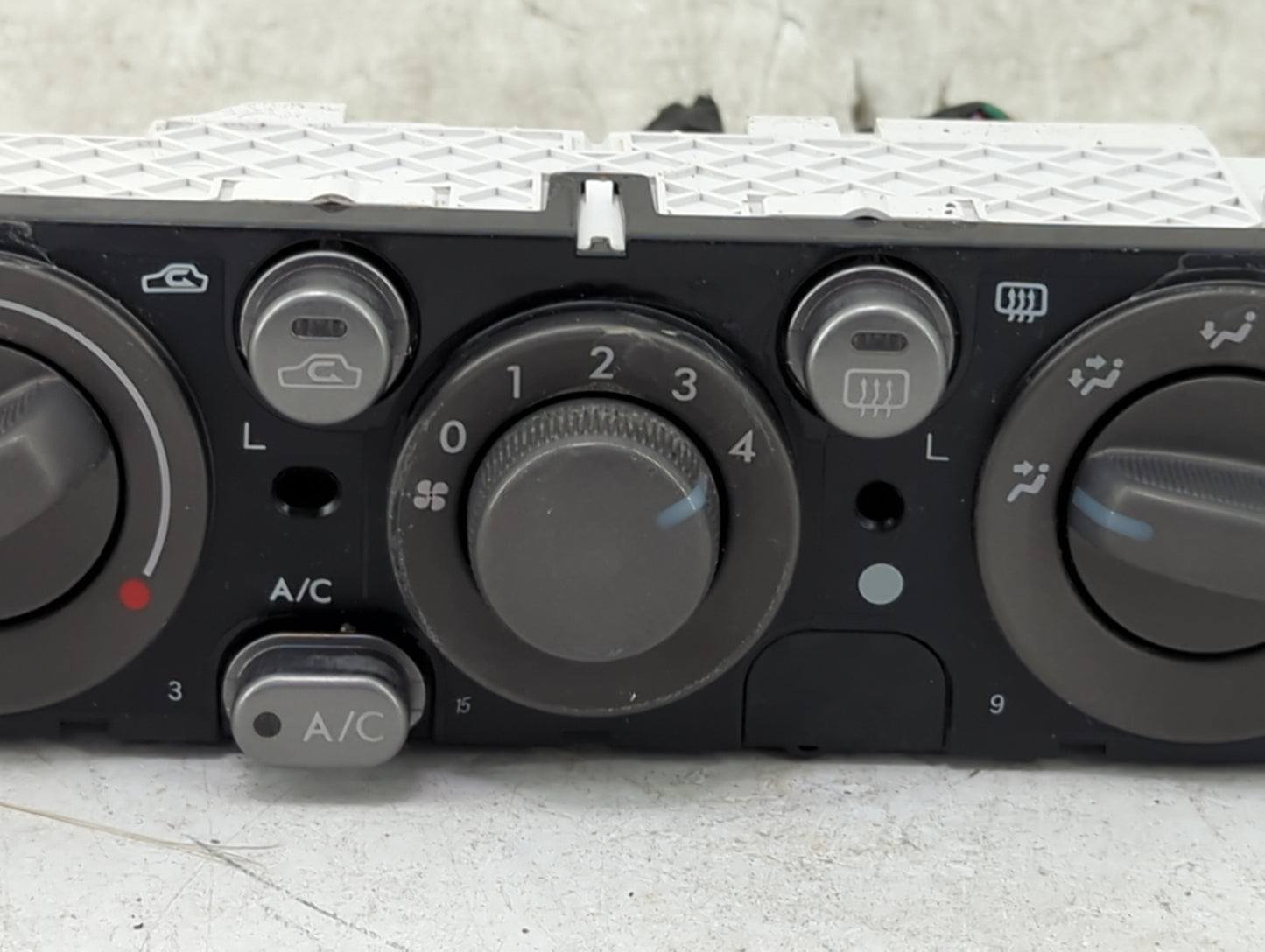 2007 Subaru Legacy Climate Control Module Temperature AC/Heater Replacement P/N:72311AG04A 146570-2683 Fits OEM Used Auto Pa