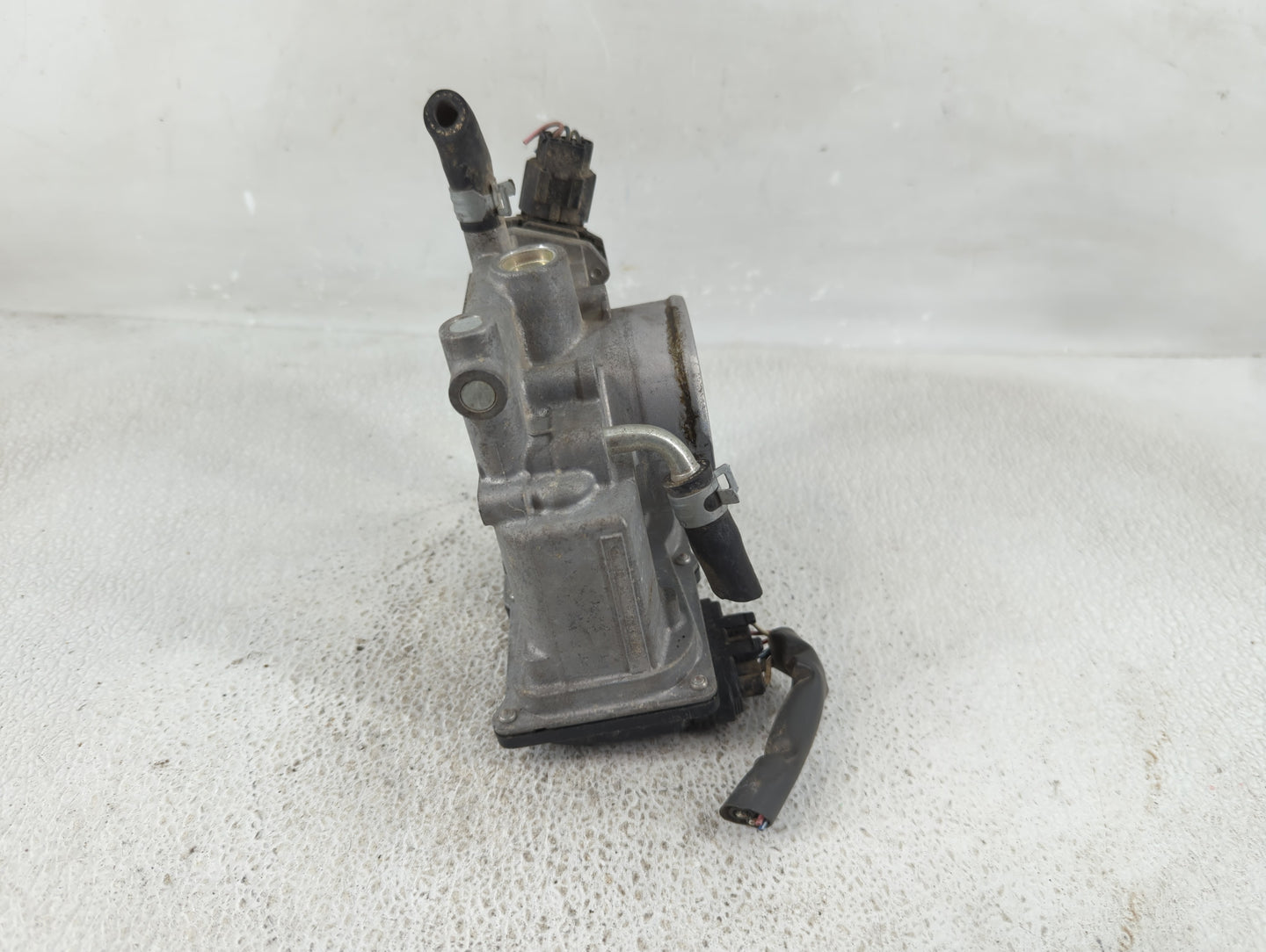 2007 Subaru Outback Throttle Body P/N:16112A1180 Fits Fits 2006 2008 2009 2010 OEM Used Auto Parts - Oemusedautoparts1.com