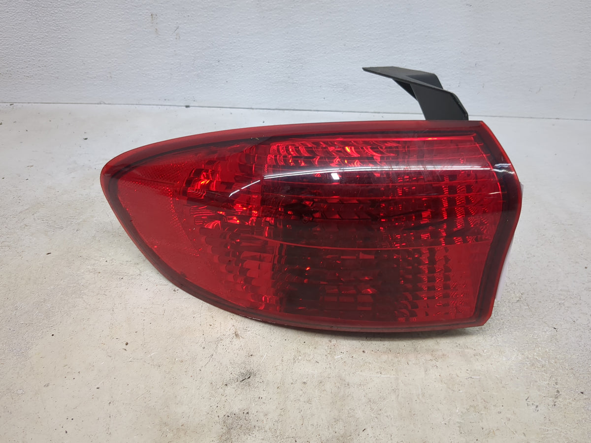 2007 Subaru Tribeca Tail Light Assembly Driver Left OEM P/N:2XL 946 095 Fits Fits 2006 OEM Used Auto Parts - Oemusedautopart