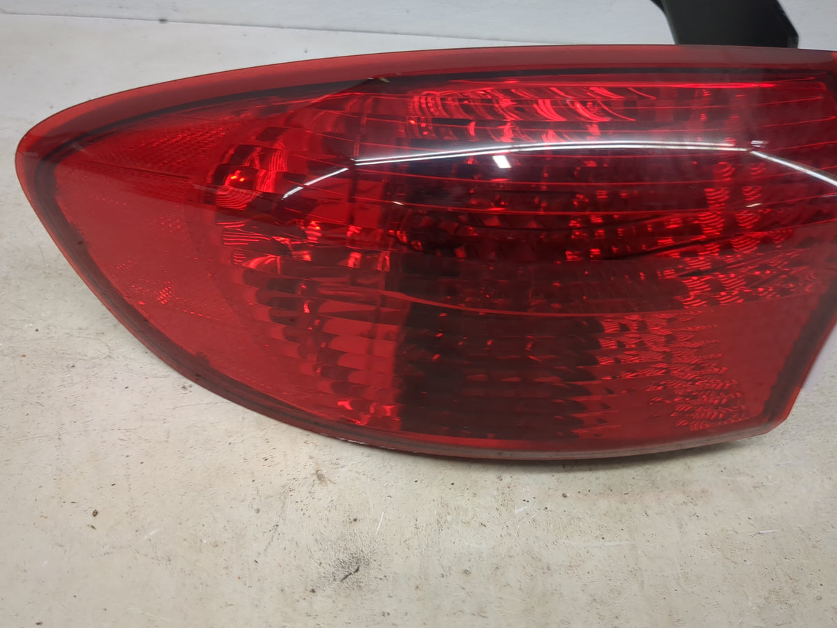 2007 Subaru Tribeca Tail Light Assembly Driver Left OEM P/N:2XL 946 095 Fits Fits 2006 OEM Used Auto Parts - Oemusedautopart